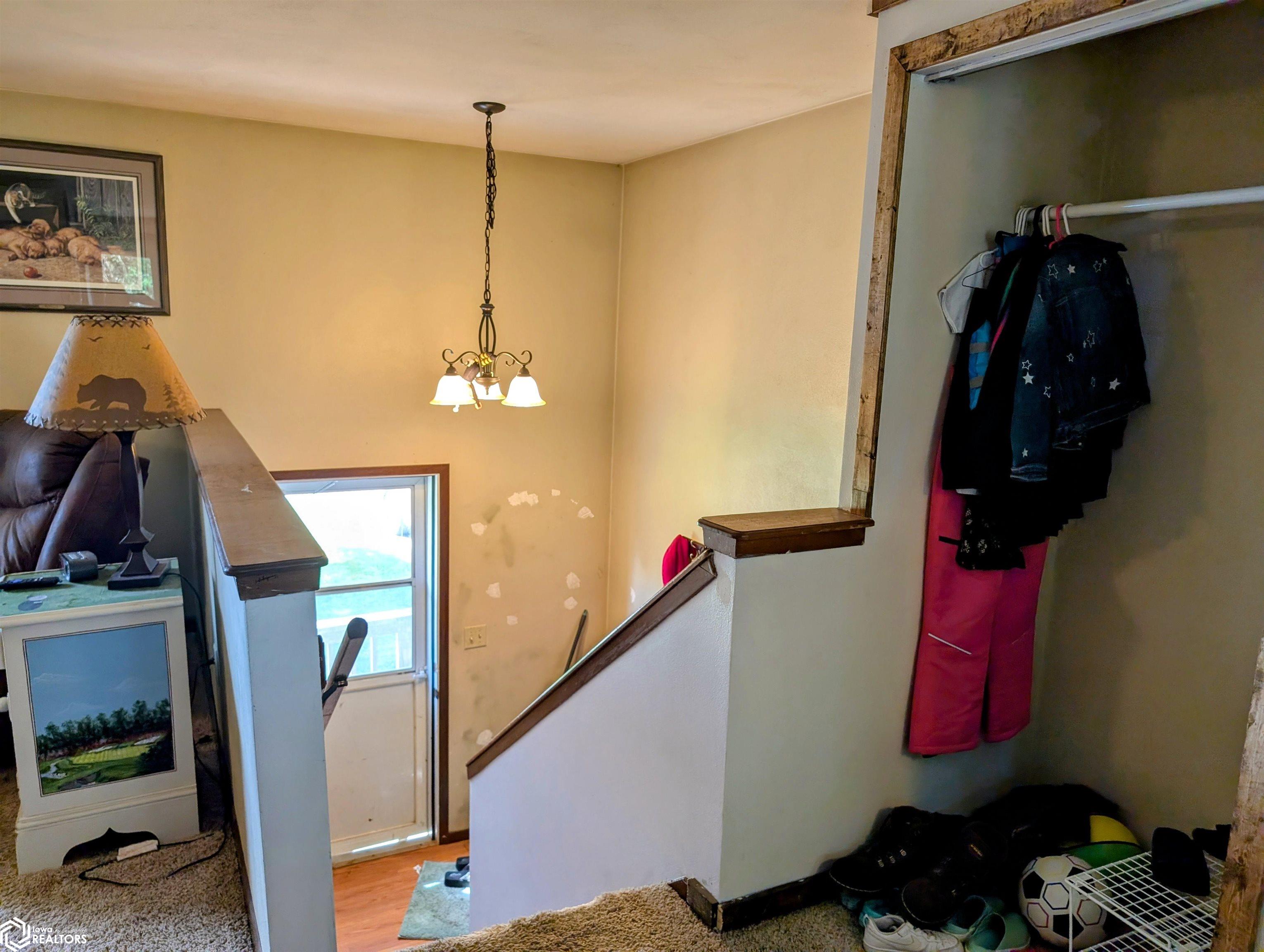 802 N Bergdahl Circle, Mount Pleasant, Iowa image 3