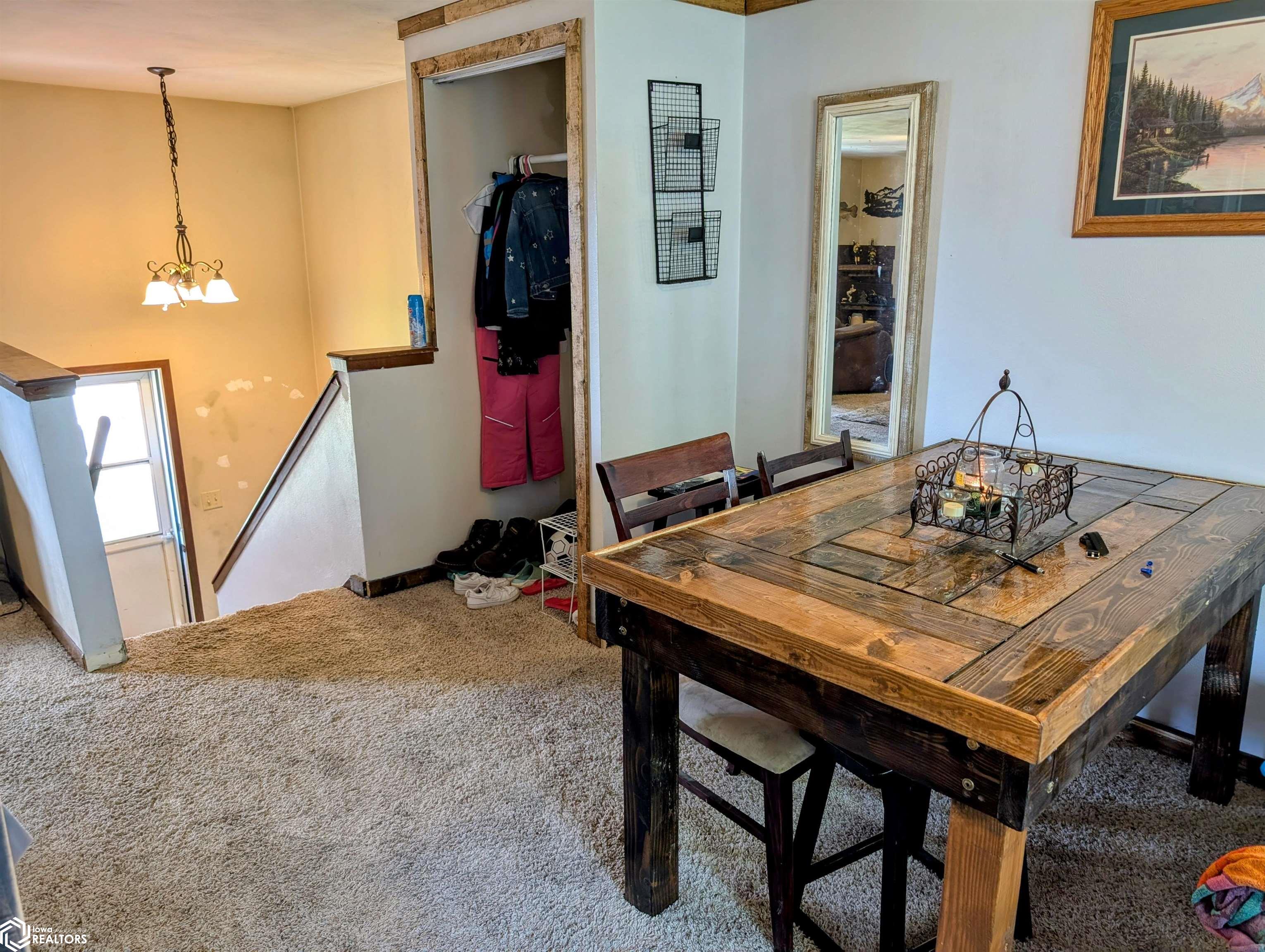 802 N Bergdahl Circle, Mount Pleasant, Iowa image 4