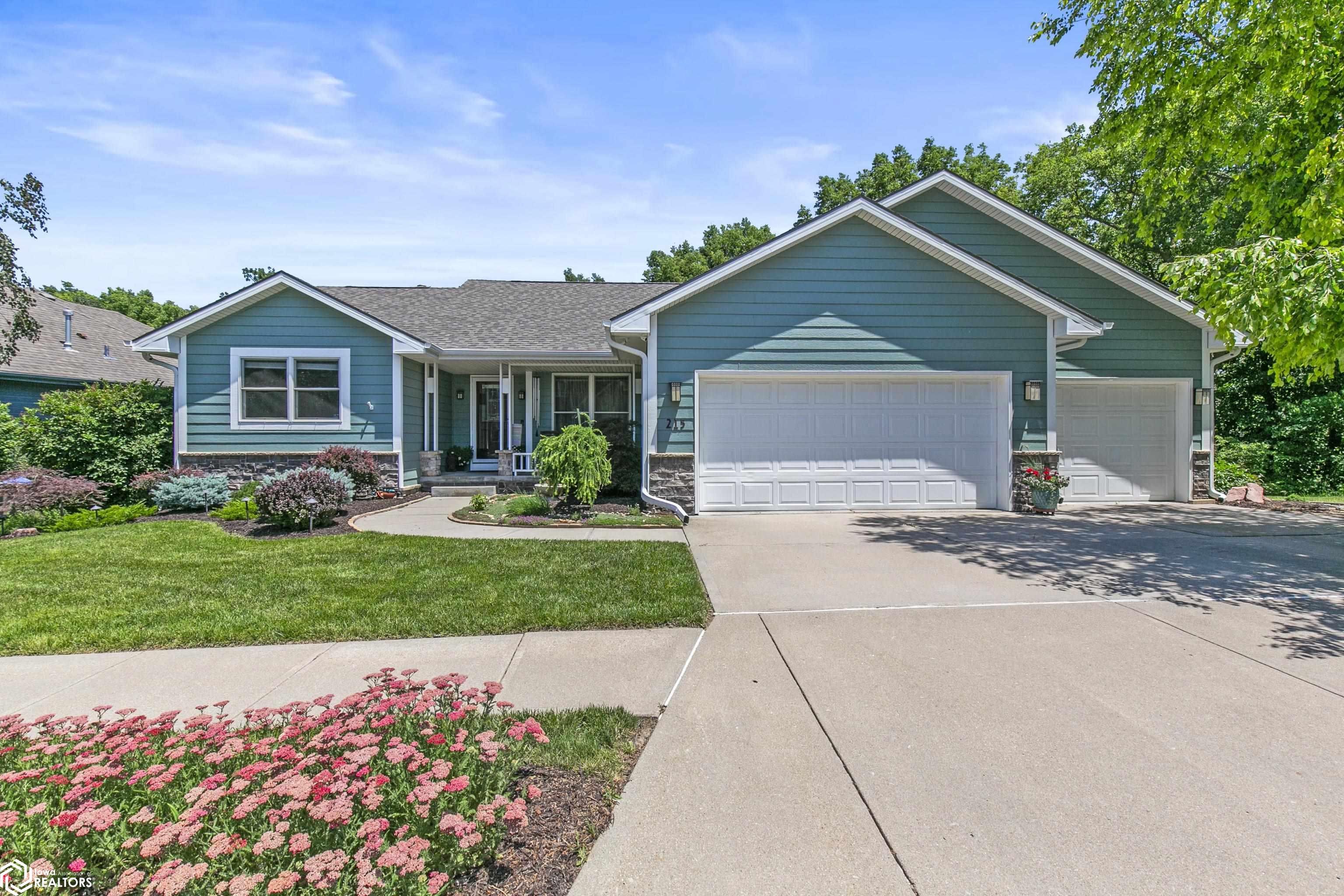 215 Parkwild Drive, Council Bluffs, Iowa image 1