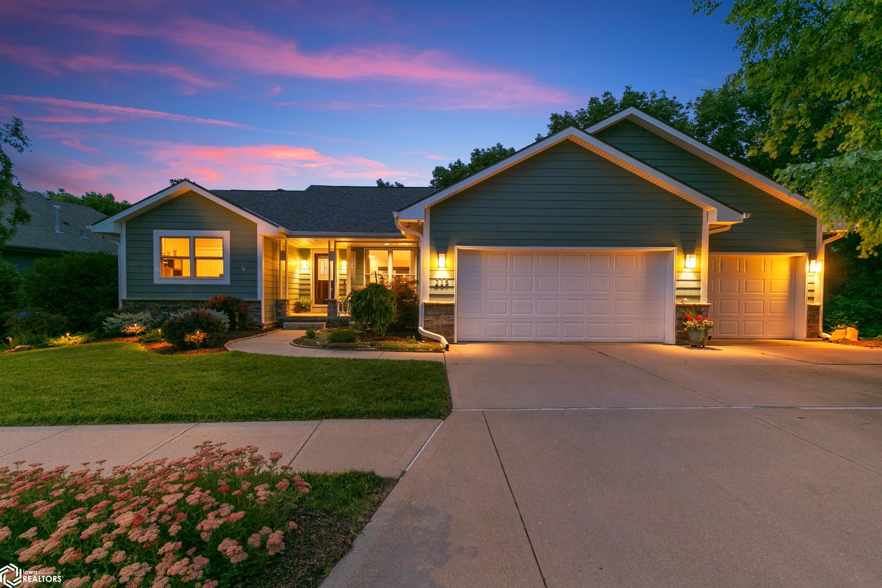 215 Parkwild Drive, Council Bluffs, Iowa image 2