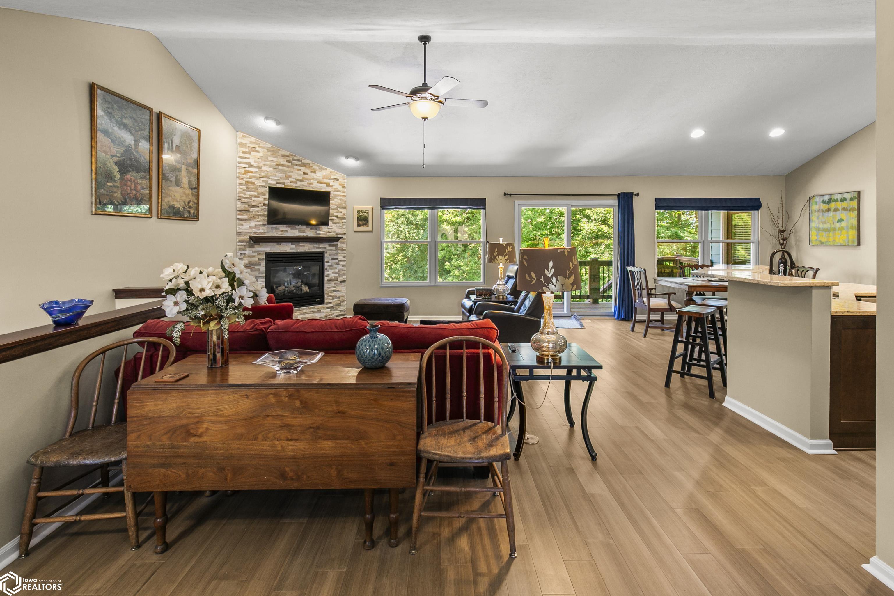 215 Parkwild Drive, Council Bluffs, Iowa image 3