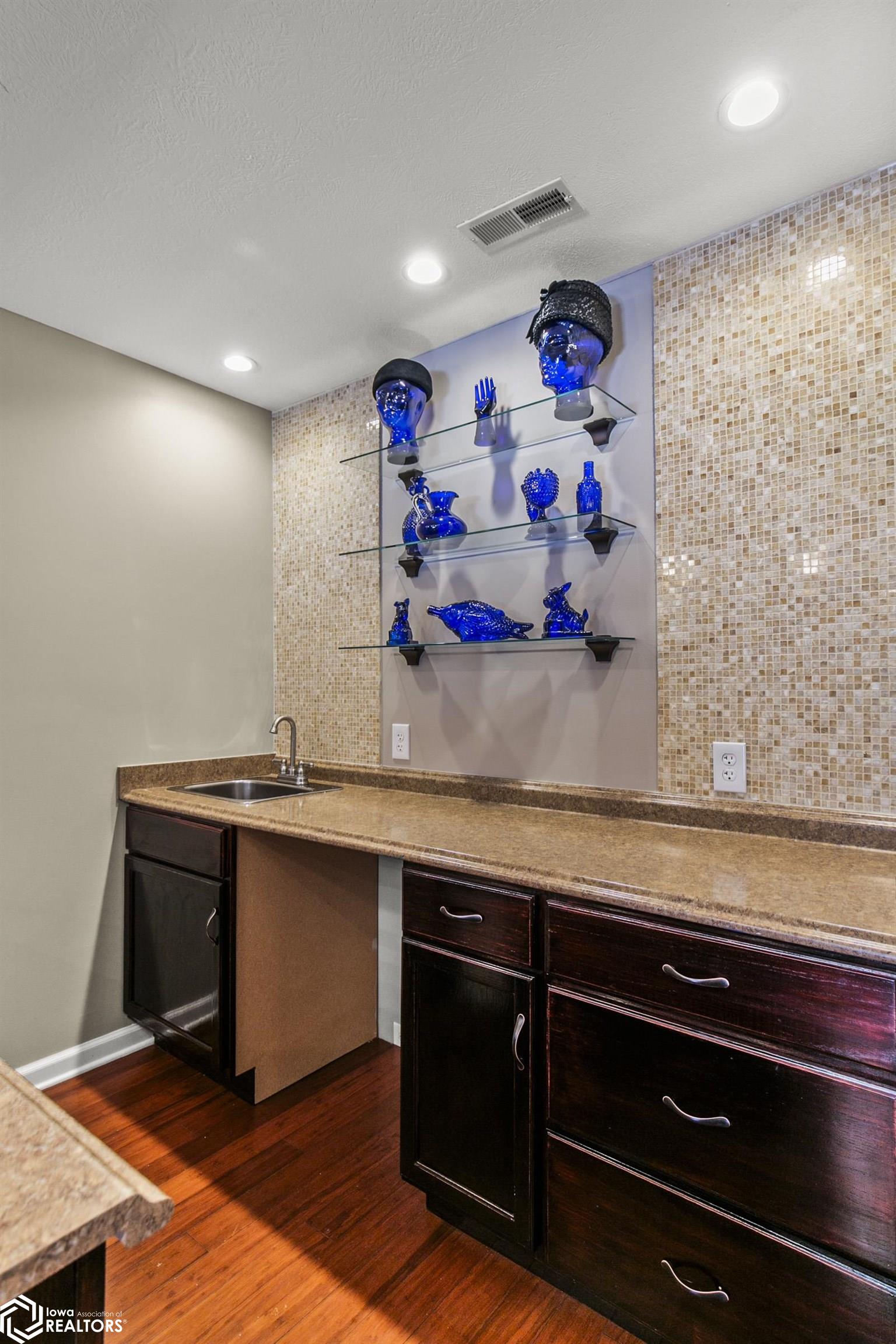 215 Parkwild Drive, Council Bluffs, Iowa image 36