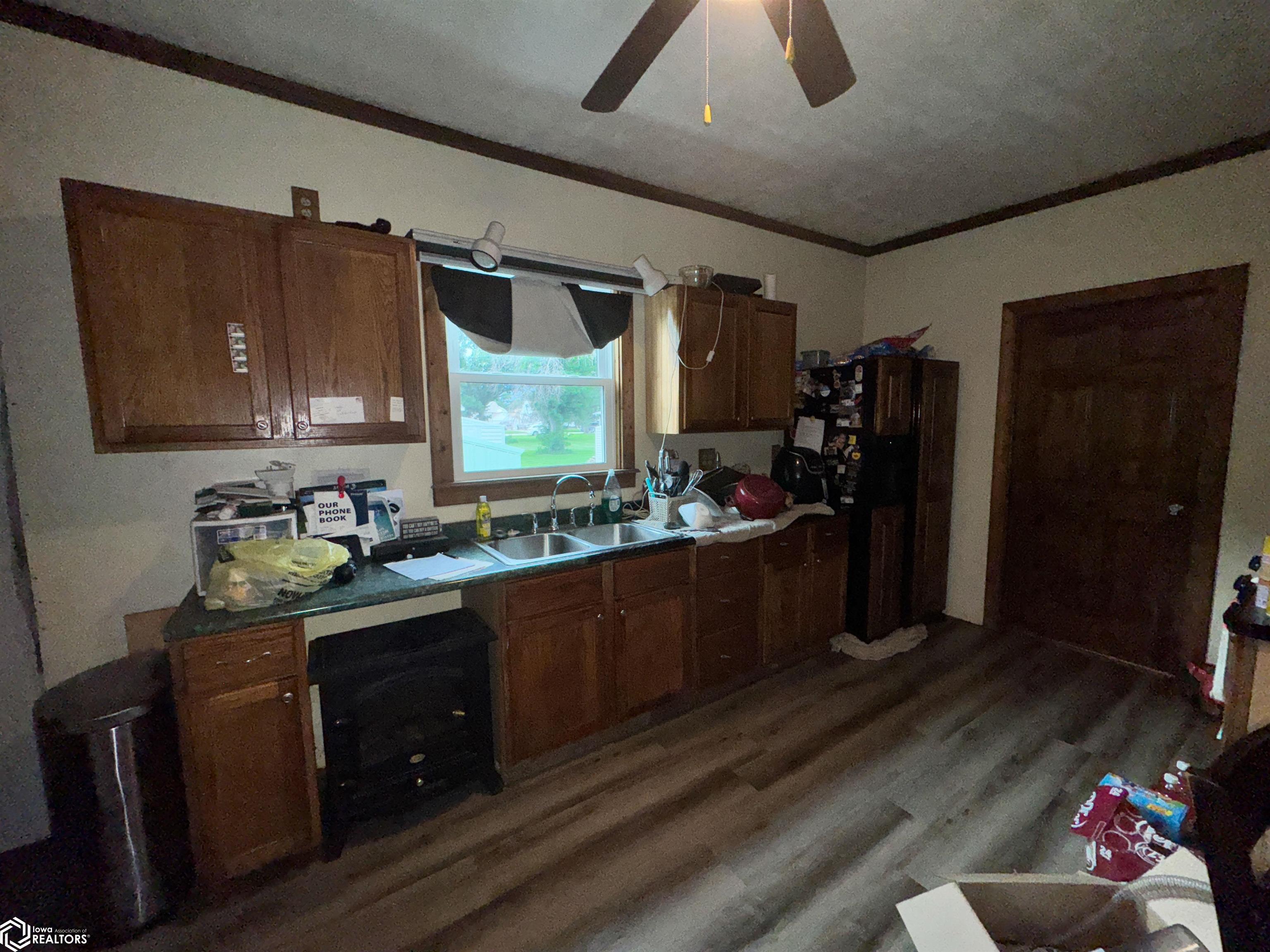 302 Park Street, Sheffield, Iowa image 2