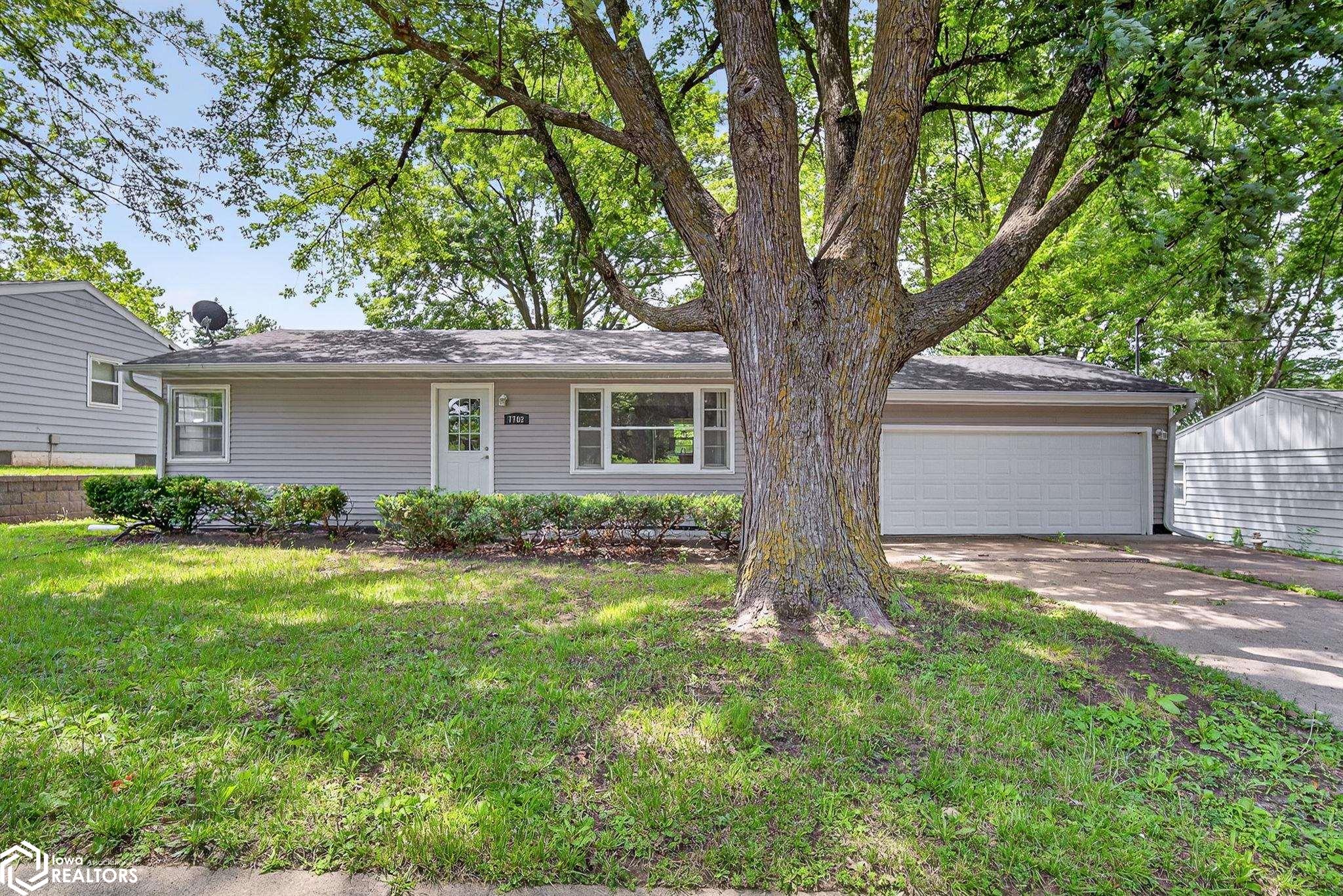 7702 SW 9th Street, Des Moines, Iowa image 1