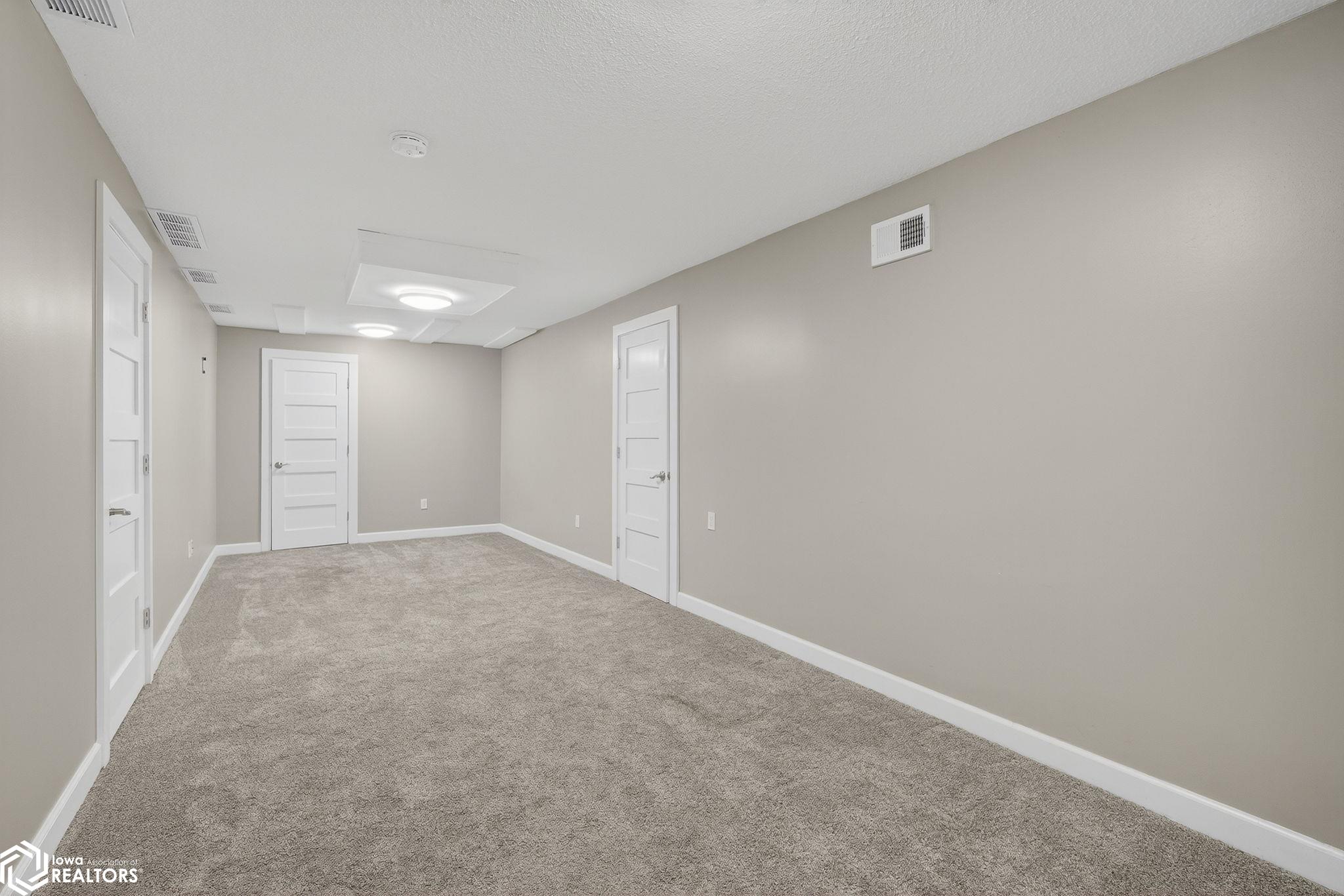 7702 SW 9th Street, Des Moines, Iowa image 15