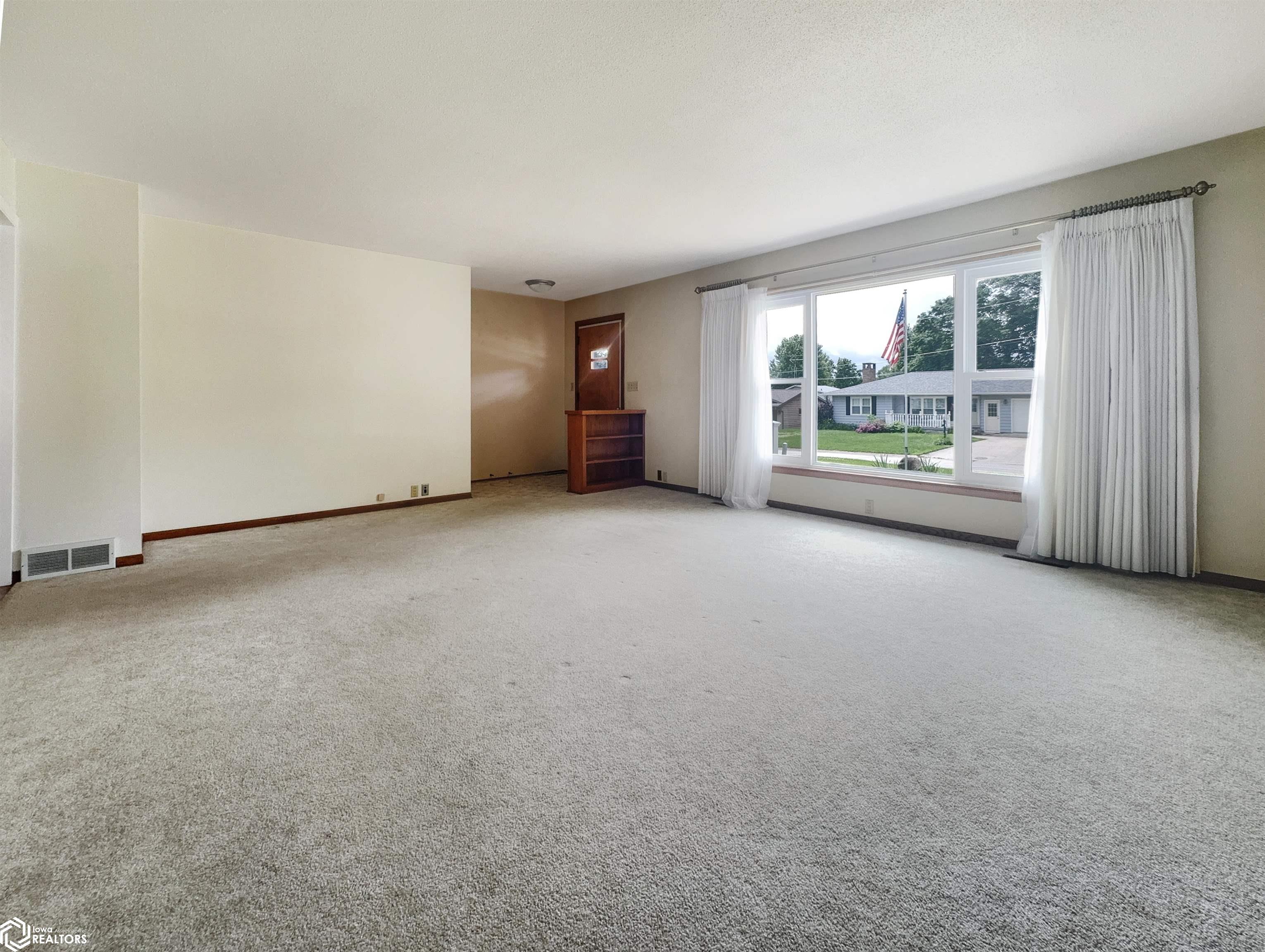 820 2nd Avenue, Hampton, Iowa image 3