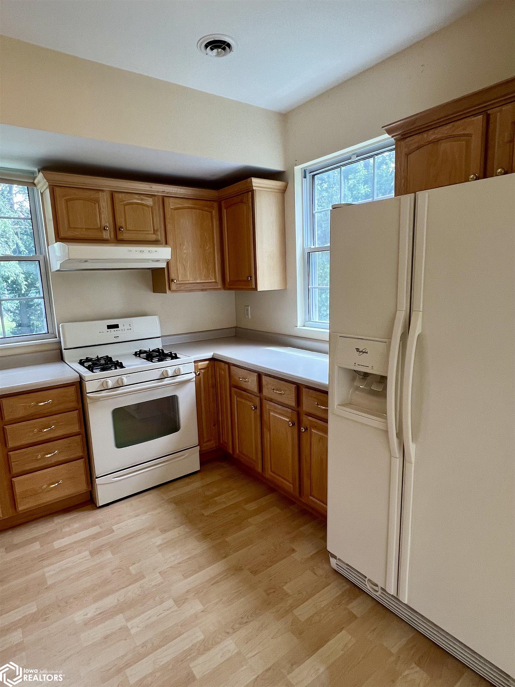710 Orchard Place, Fairfield, Iowa image 12