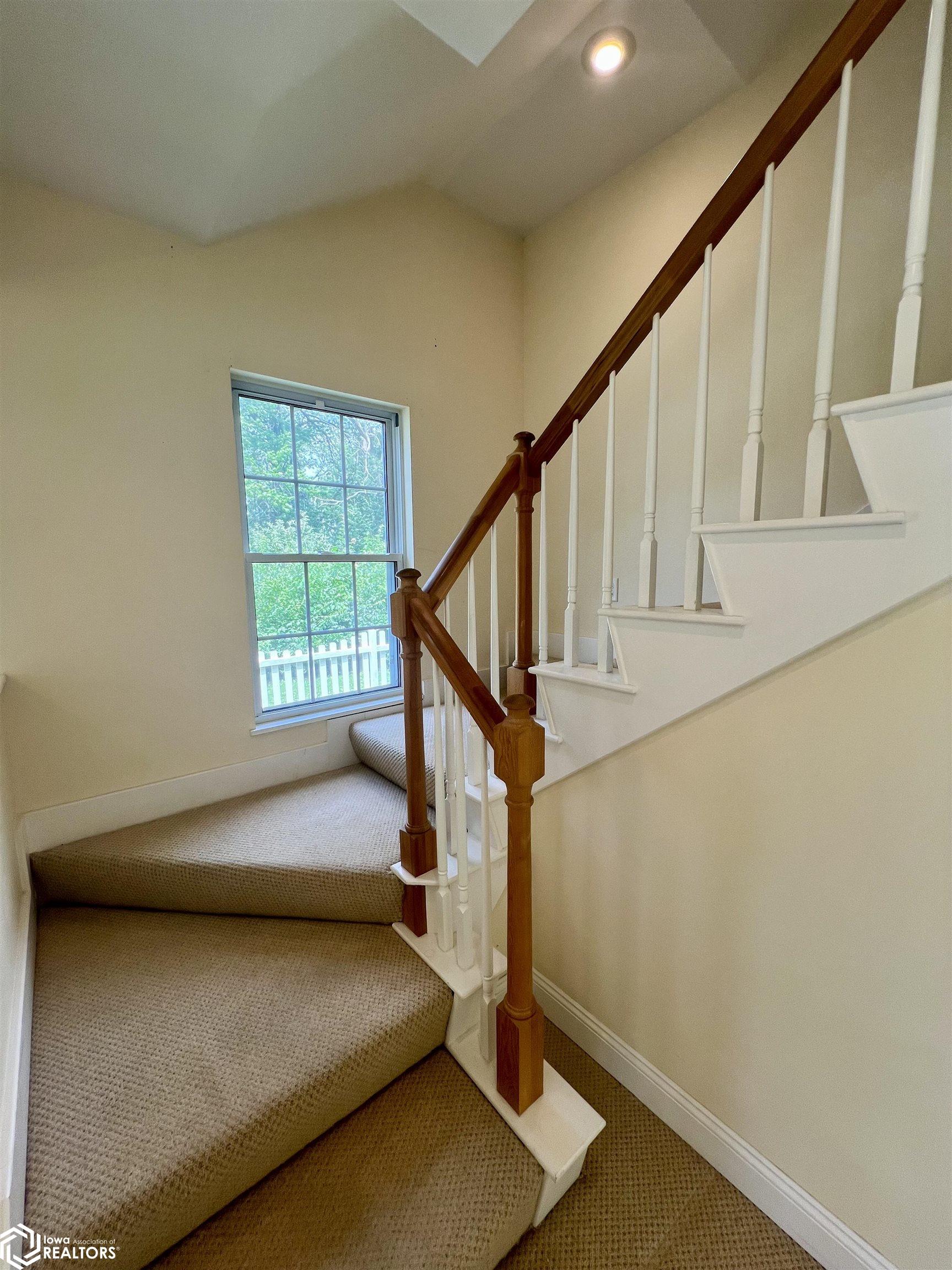 710 Orchard Place, Fairfield, Iowa image 21