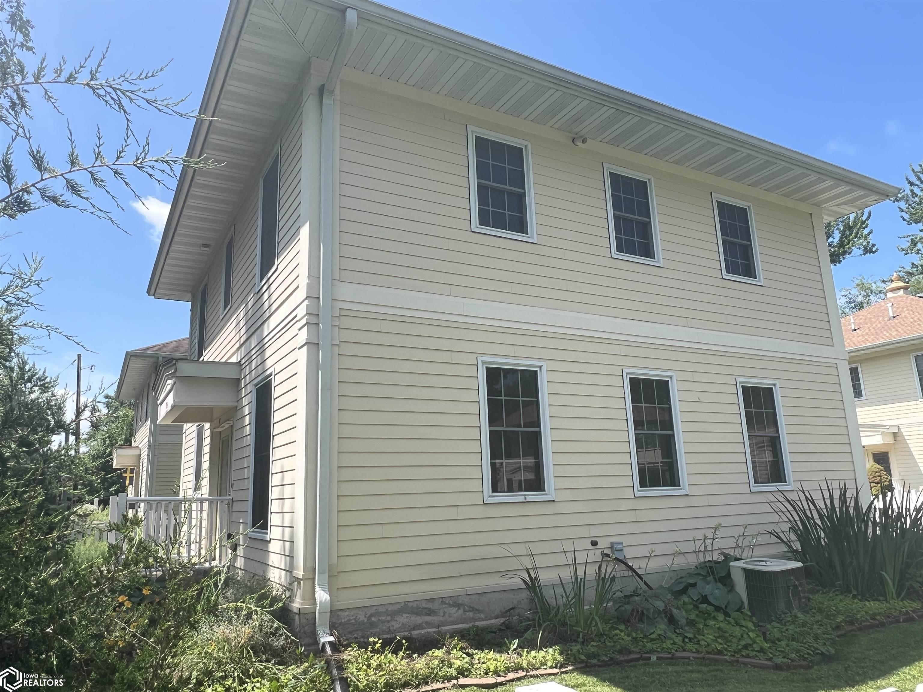 710 Orchard Place, Fairfield, Iowa image 3