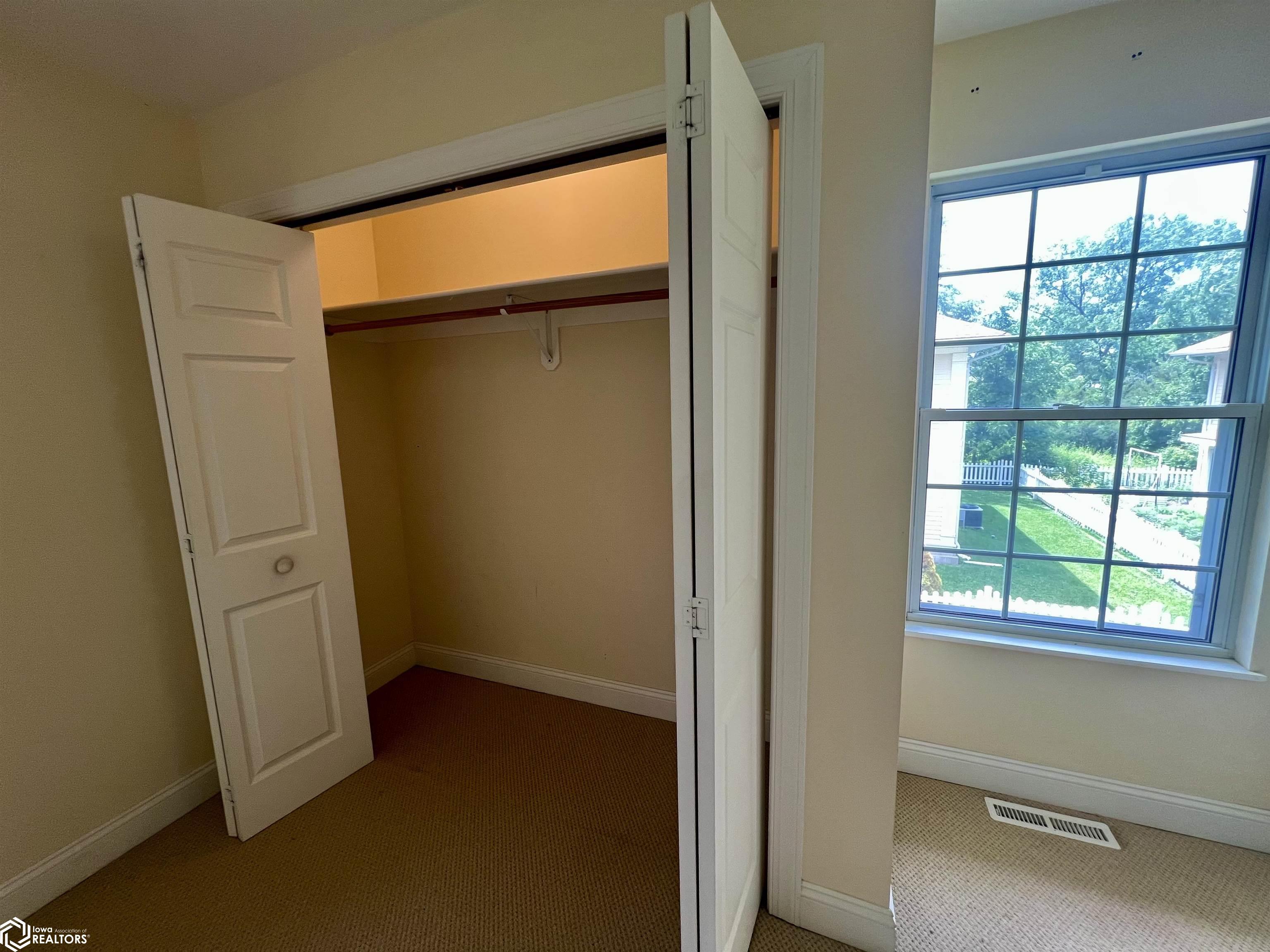 710 Orchard Place, Fairfield, Iowa image 32