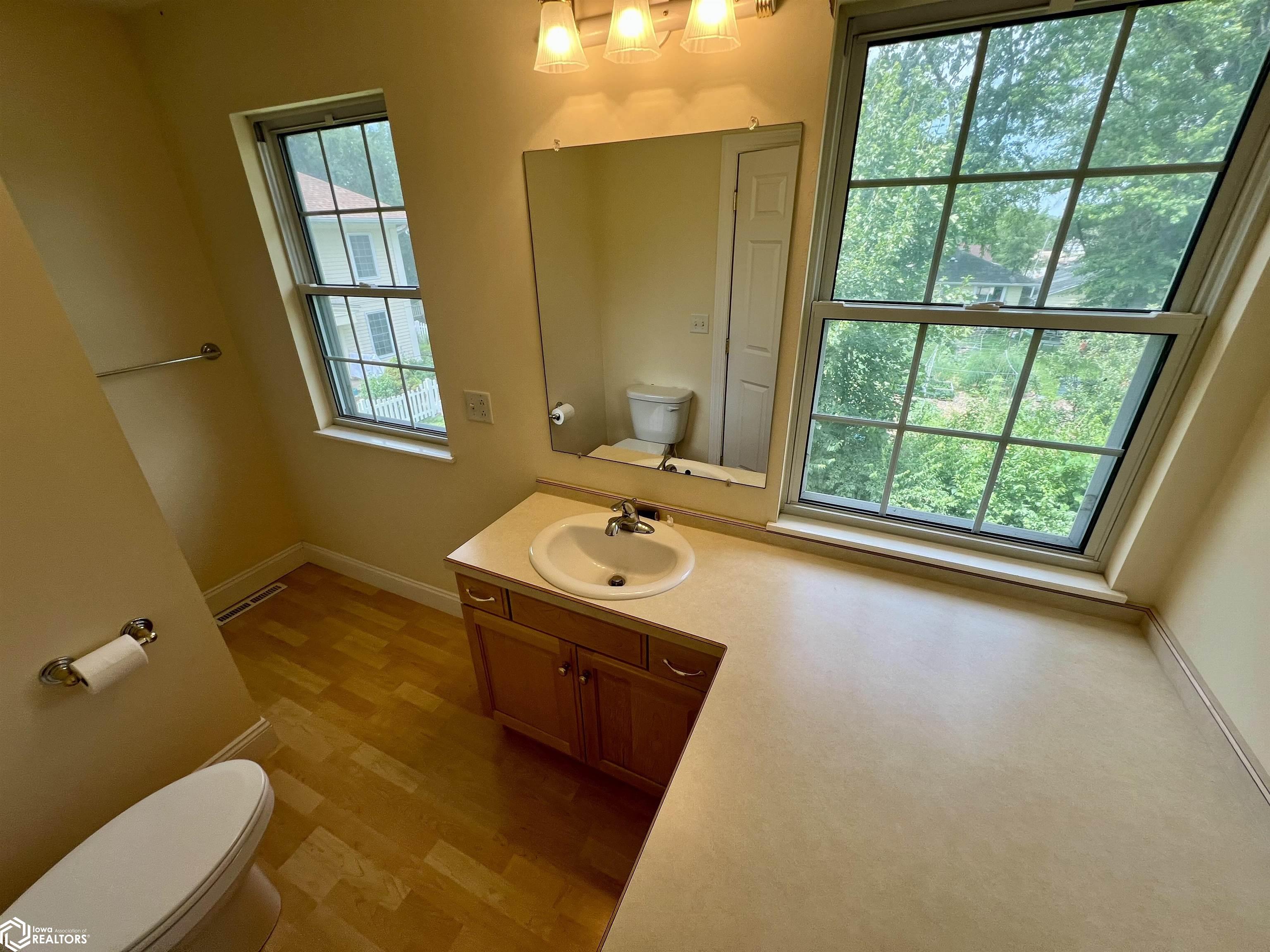 710 Orchard Place, Fairfield, Iowa image 38