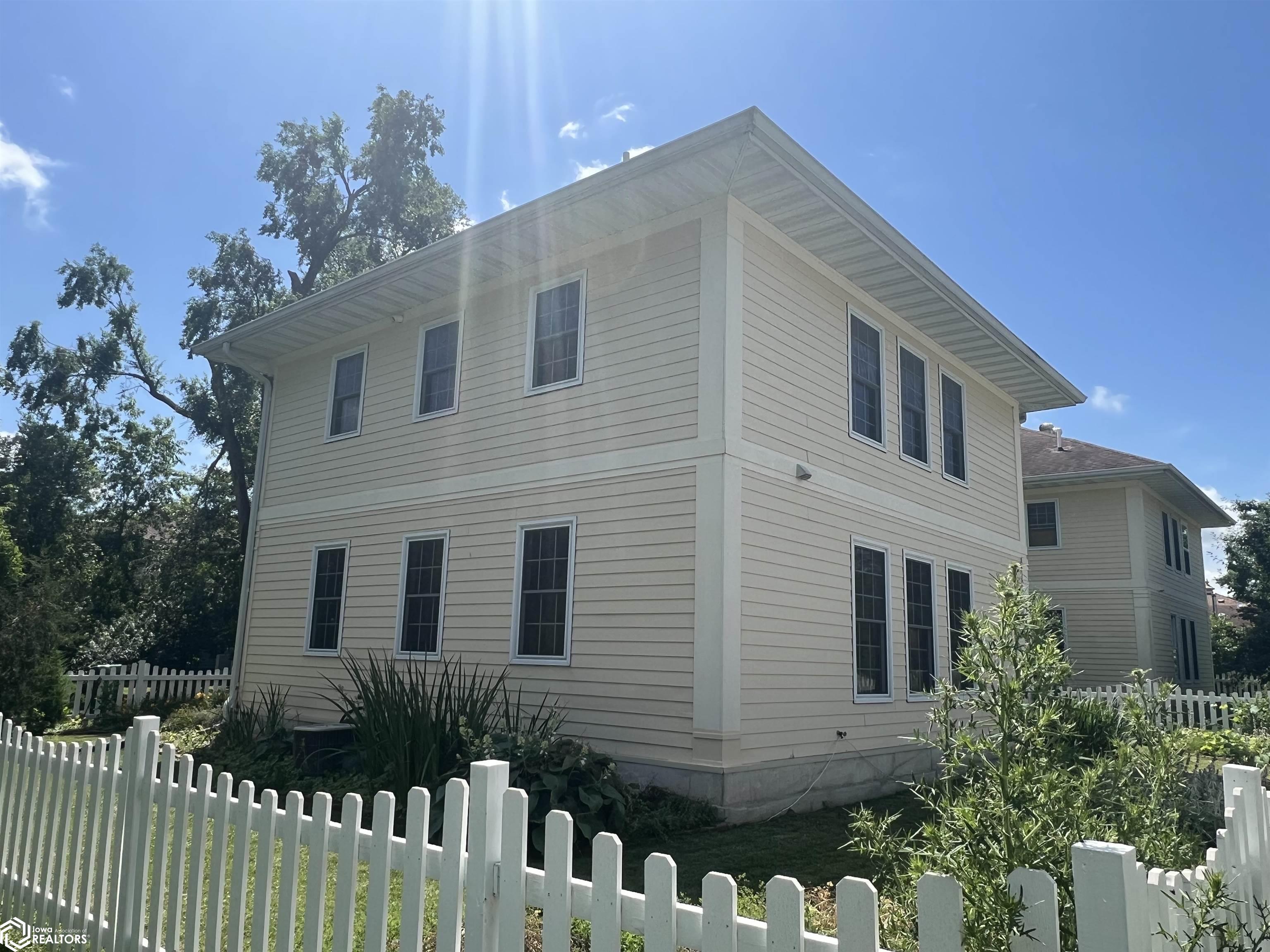 710 Orchard Place, Fairfield, Iowa image 4
