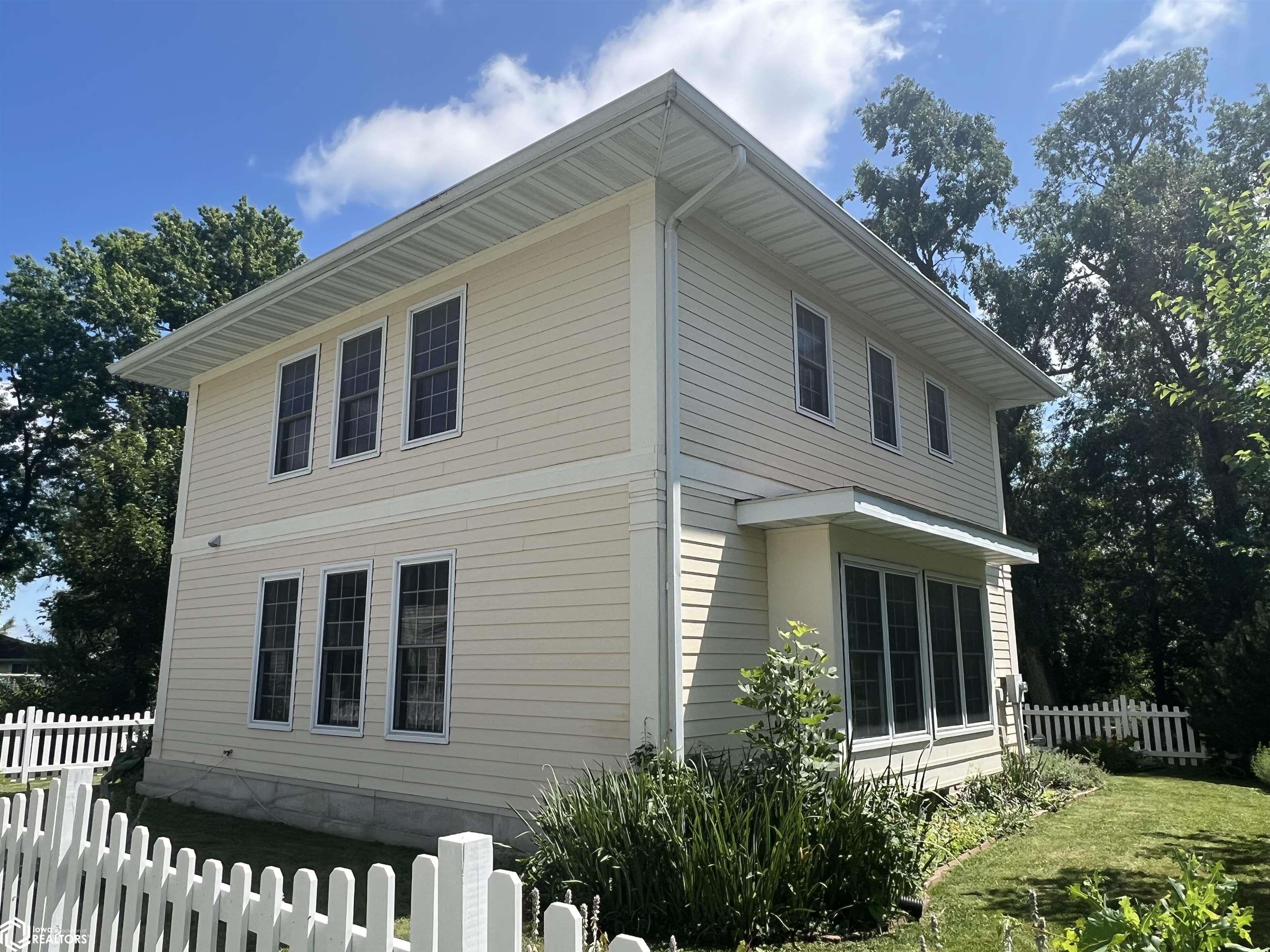 710 Orchard Place, Fairfield, Iowa image 6