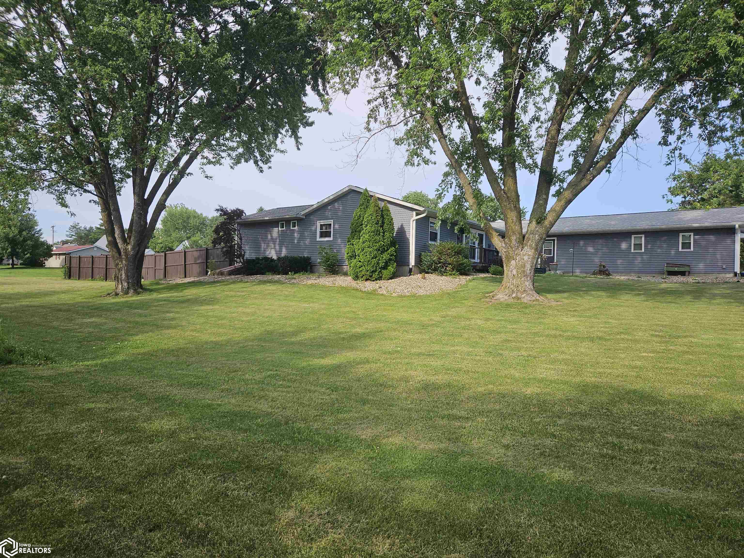 1025 Wabash Ave., Carthage, Illinois image 3