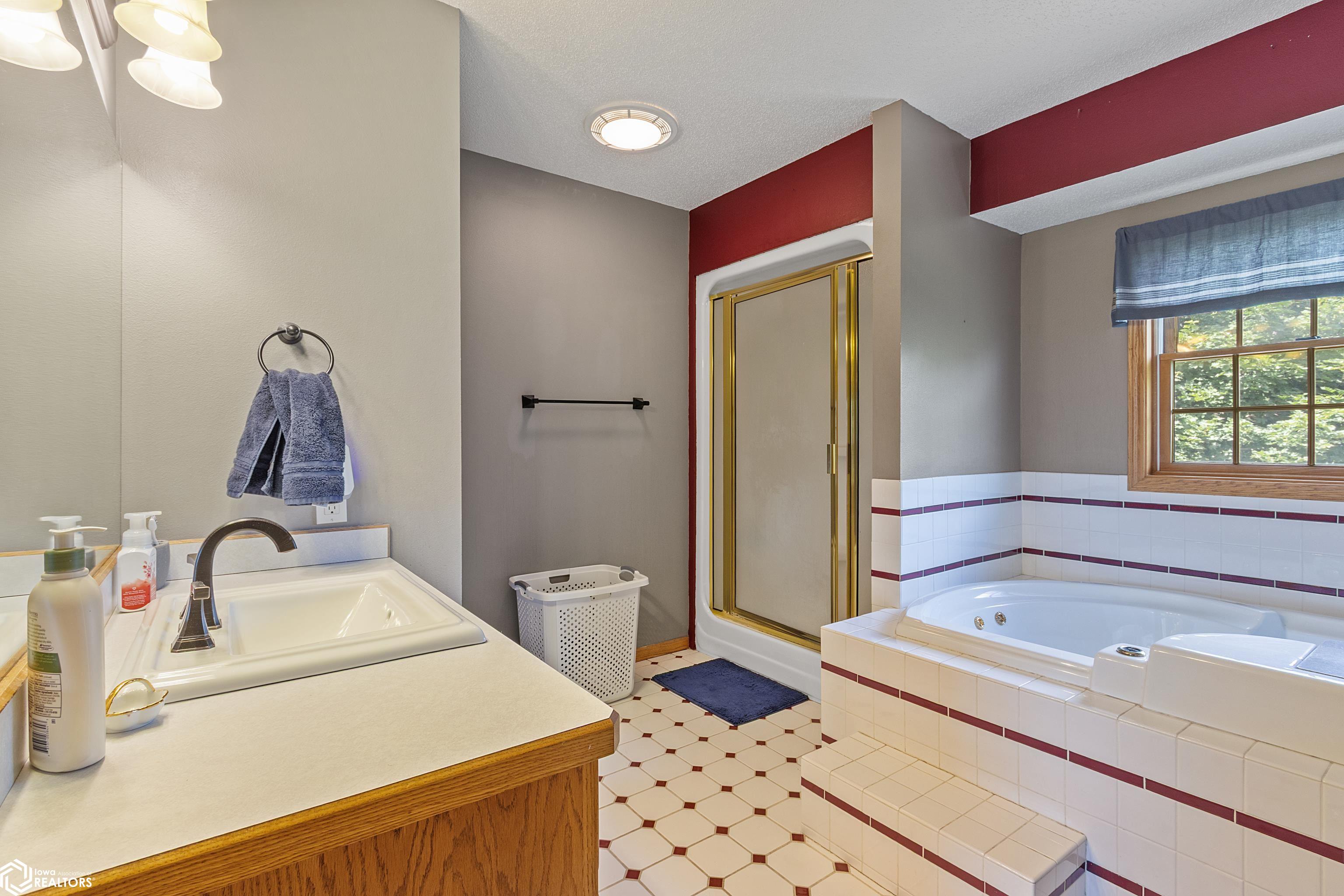 1508 Emerald Ct, Mason City, Iowa image 16