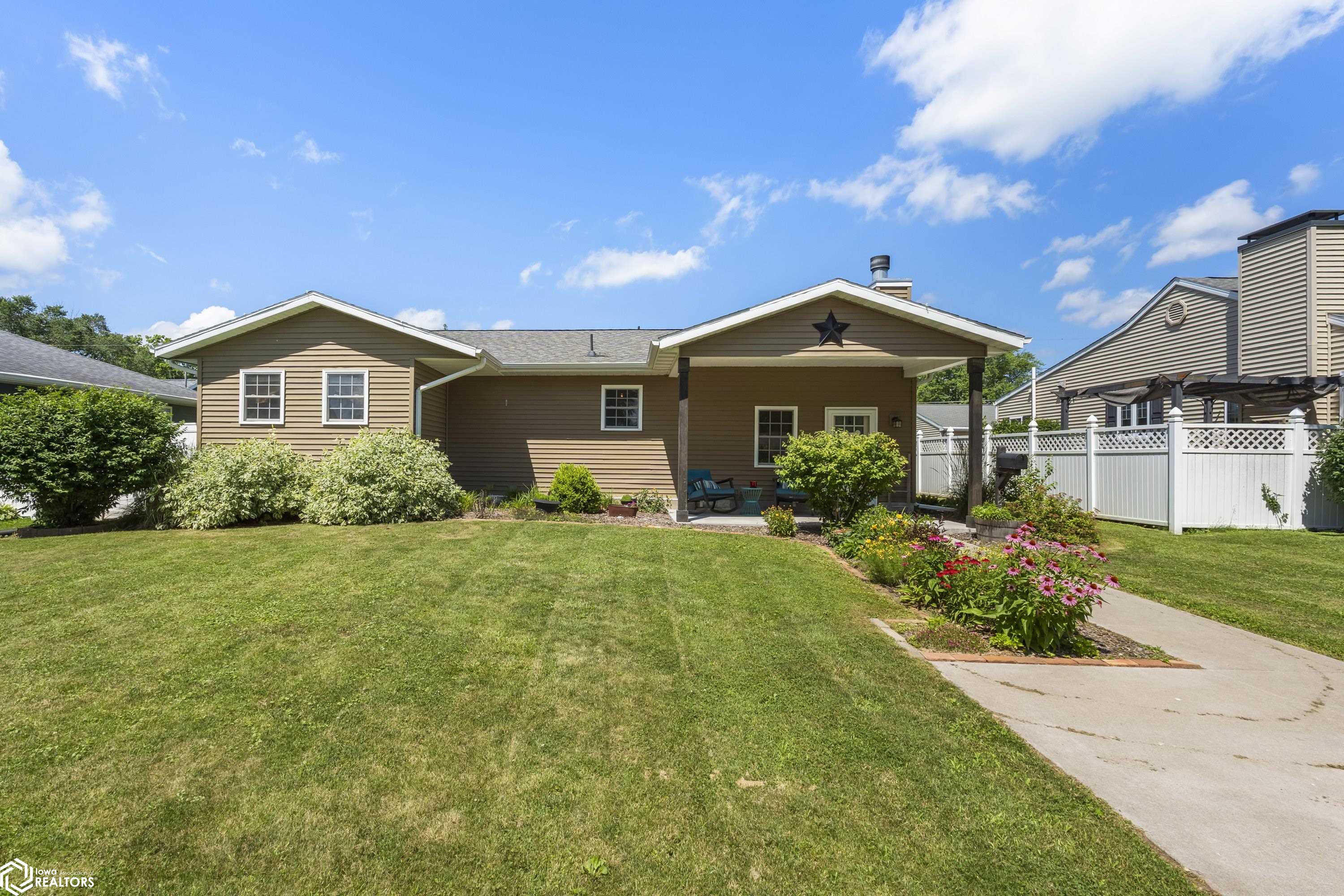 621 Broadway Street, West Burlington, Iowa image 1