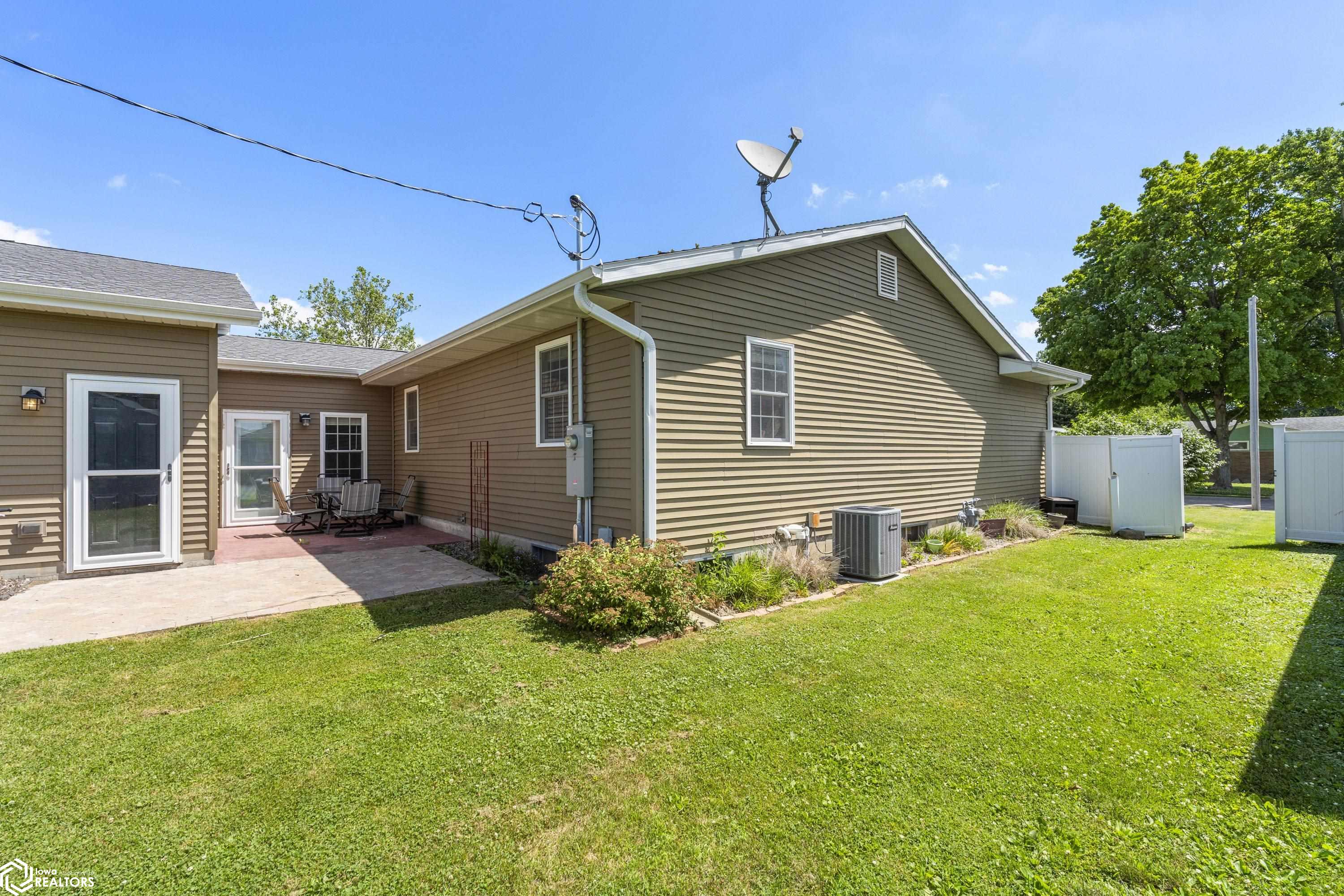 621 Broadway Street, West Burlington, Iowa image 33