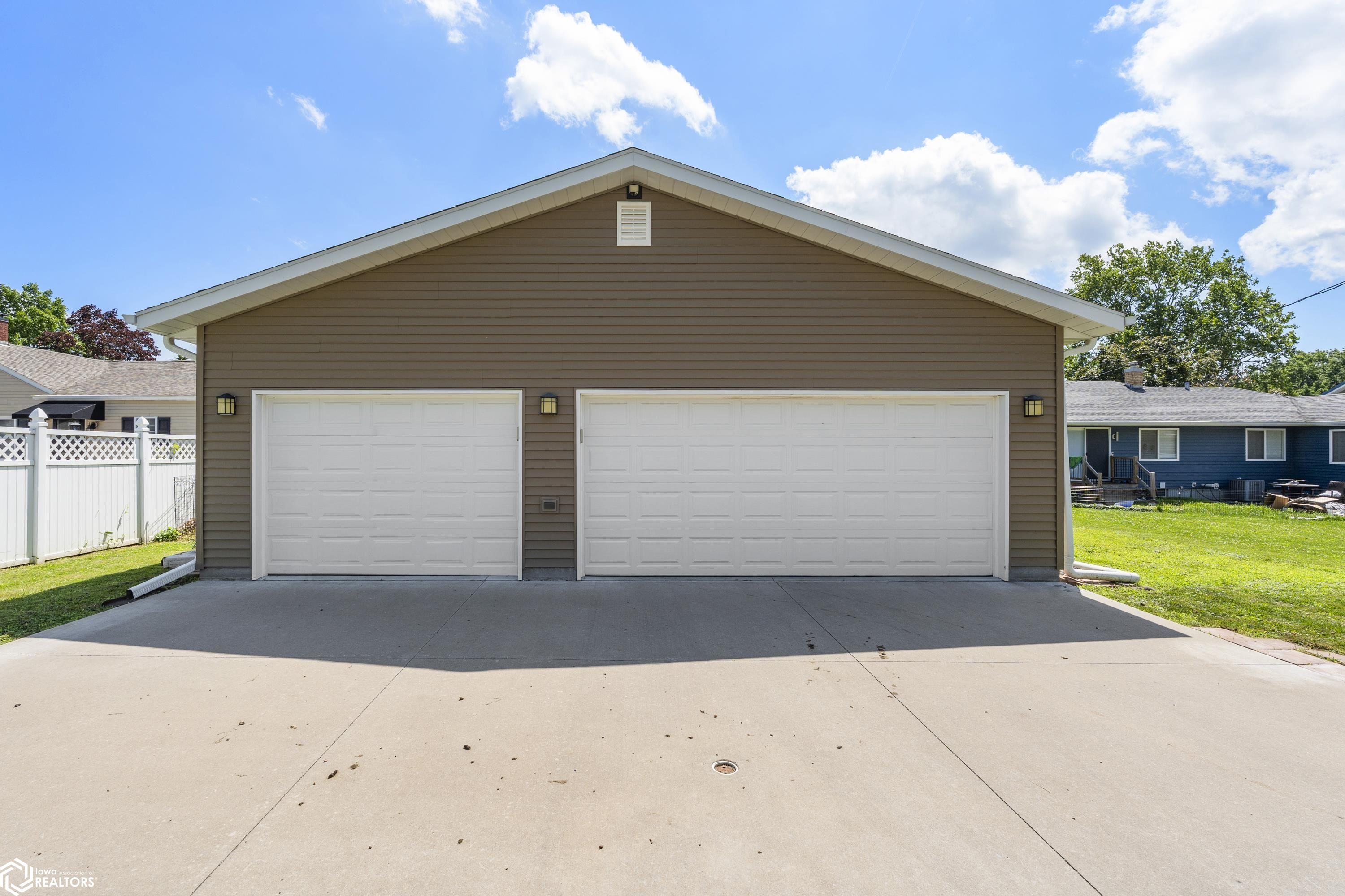 621 Broadway Street, West Burlington, Iowa image 35