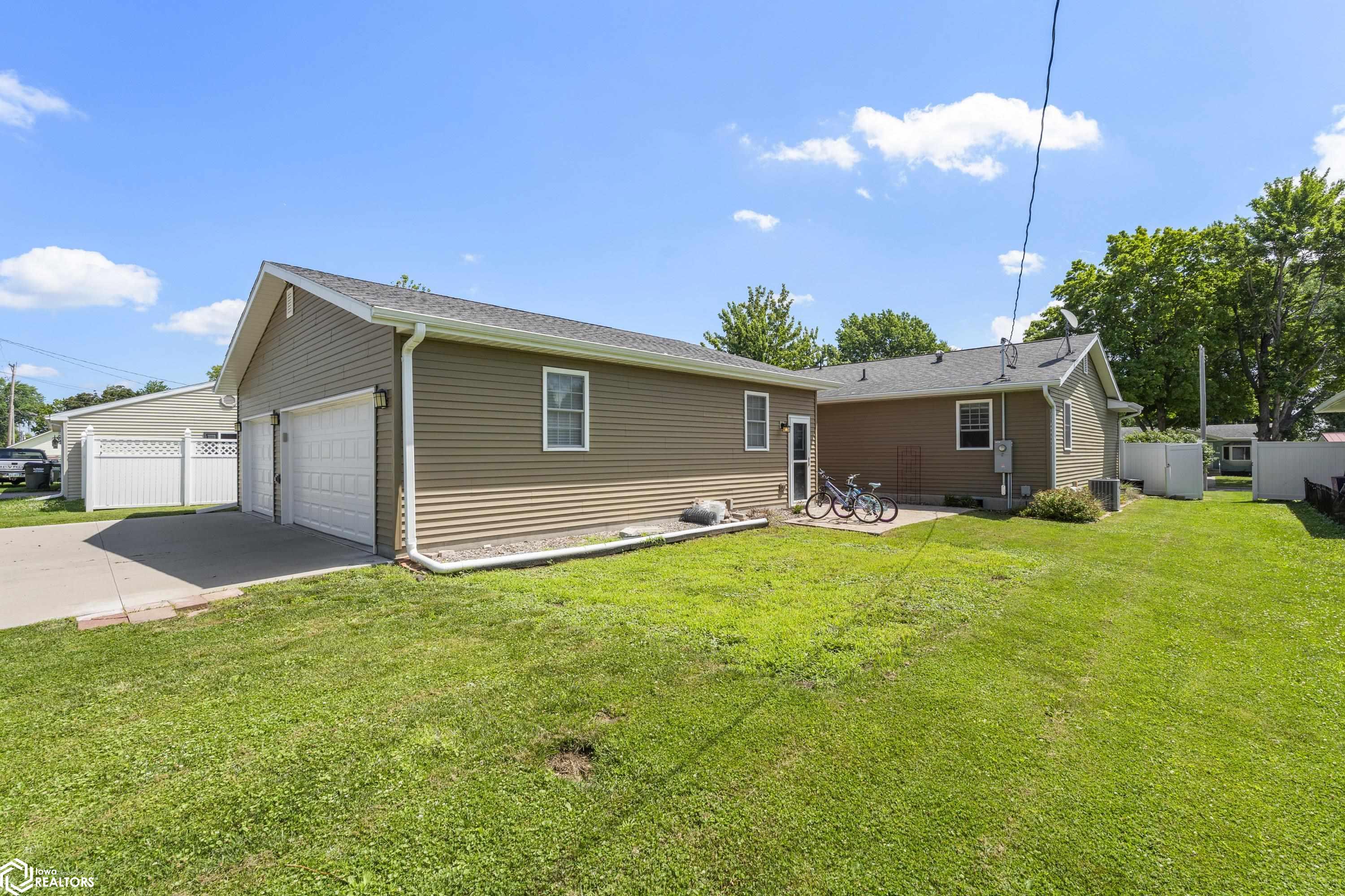 621 Broadway Street, West Burlington, Iowa image 37