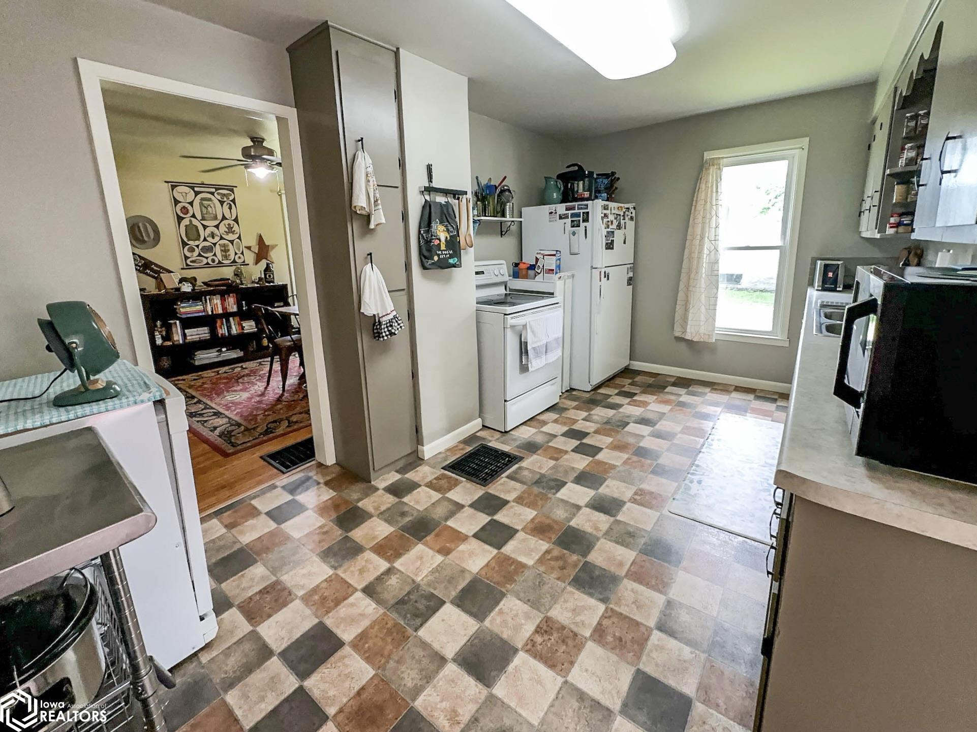 818 Summer Street, Grinnell, Iowa image 7