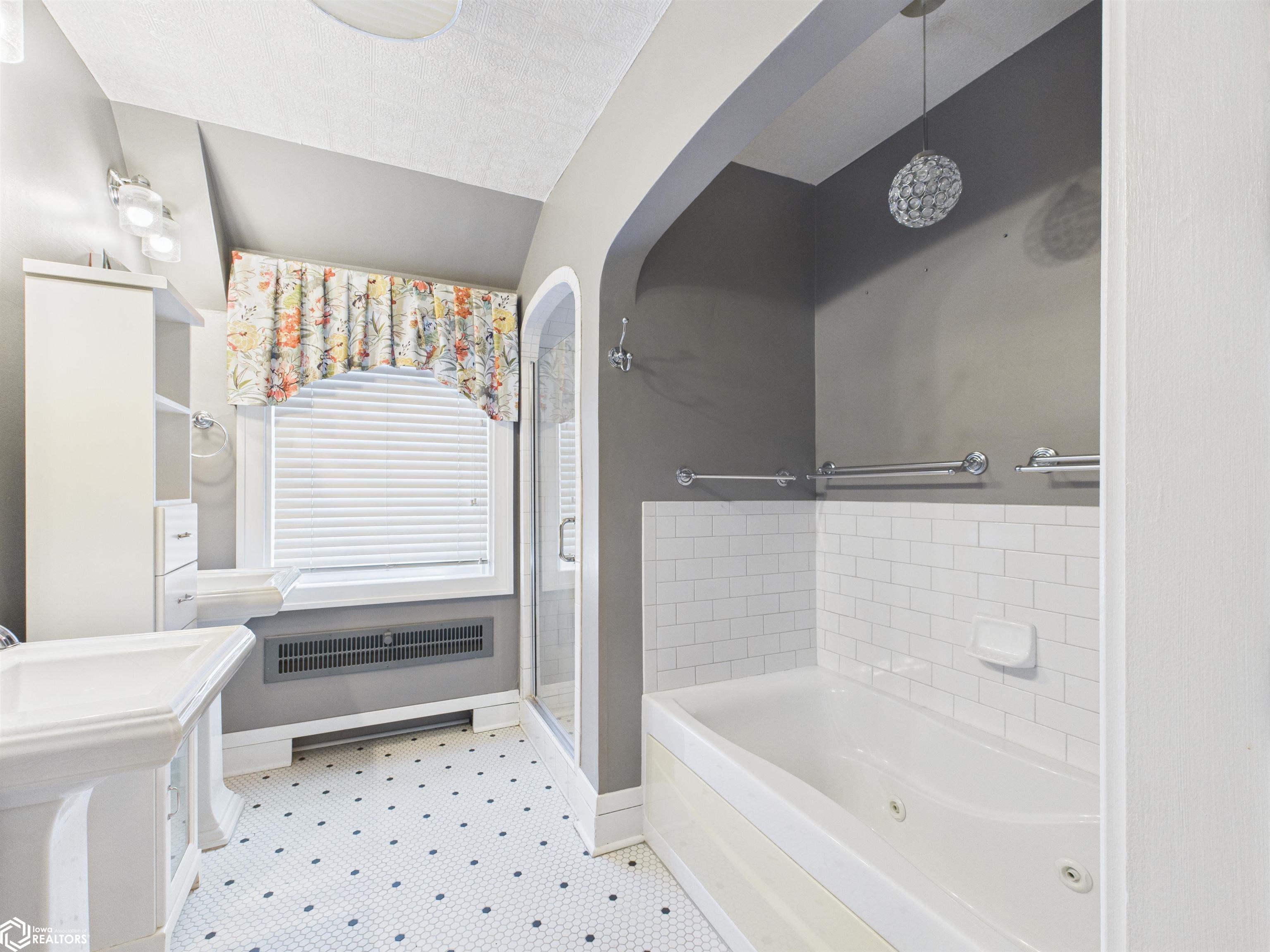 101 W Alta Vista Avenue, Ottumwa, Iowa image 38