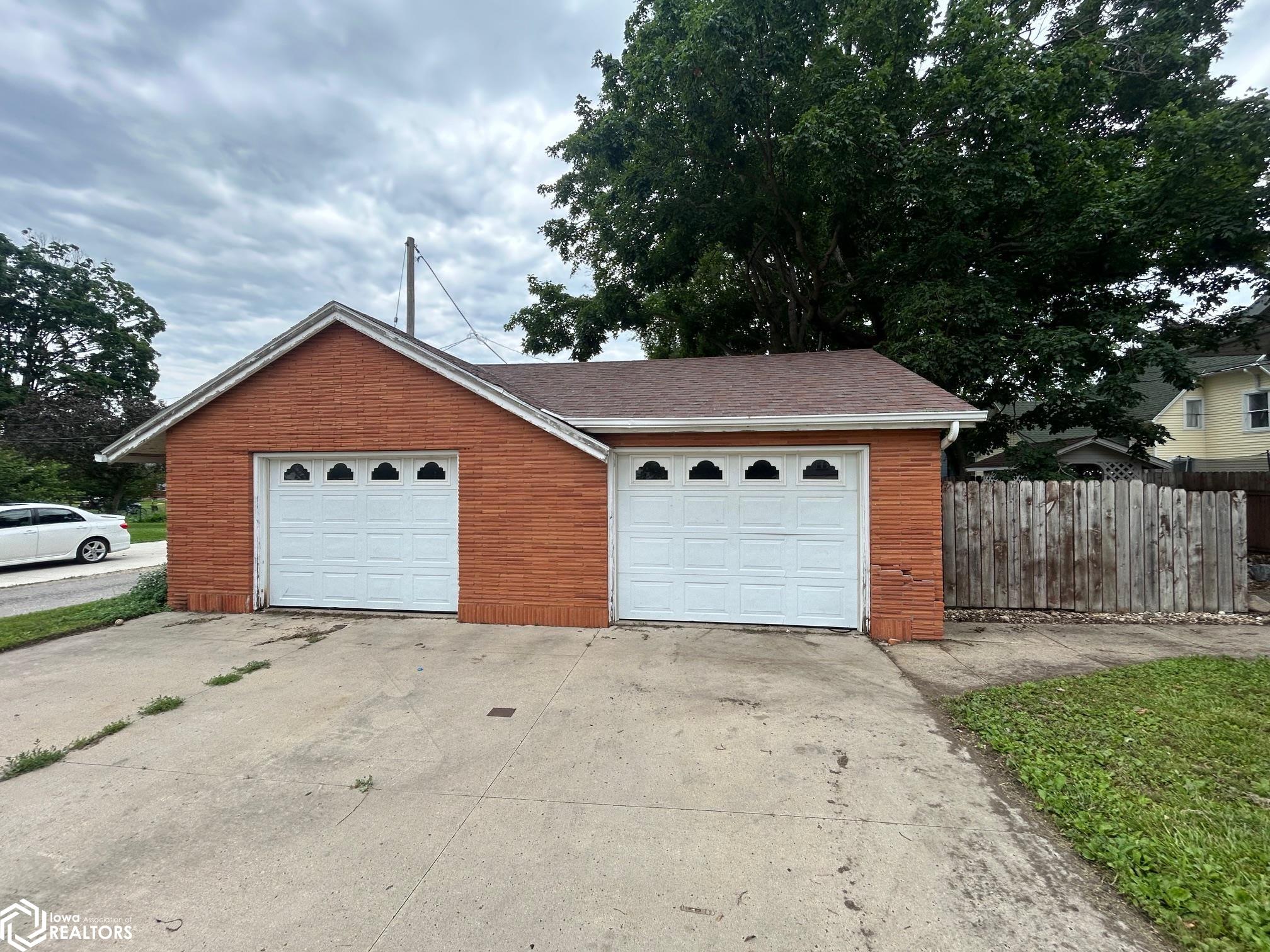 302 1st St., Hampton, Iowa image 6