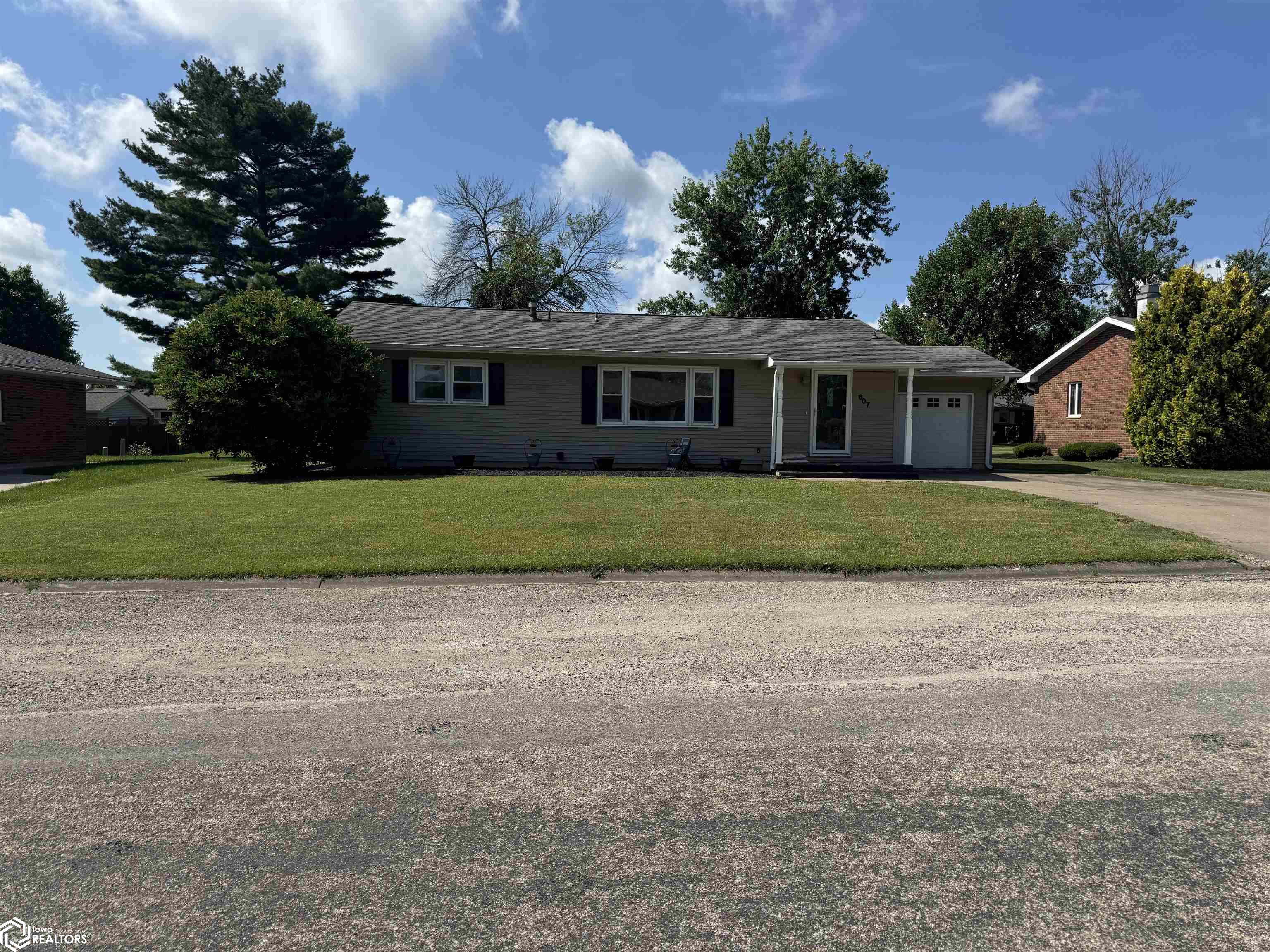 607 Bel Air Drive, West Point, Iowa image 2