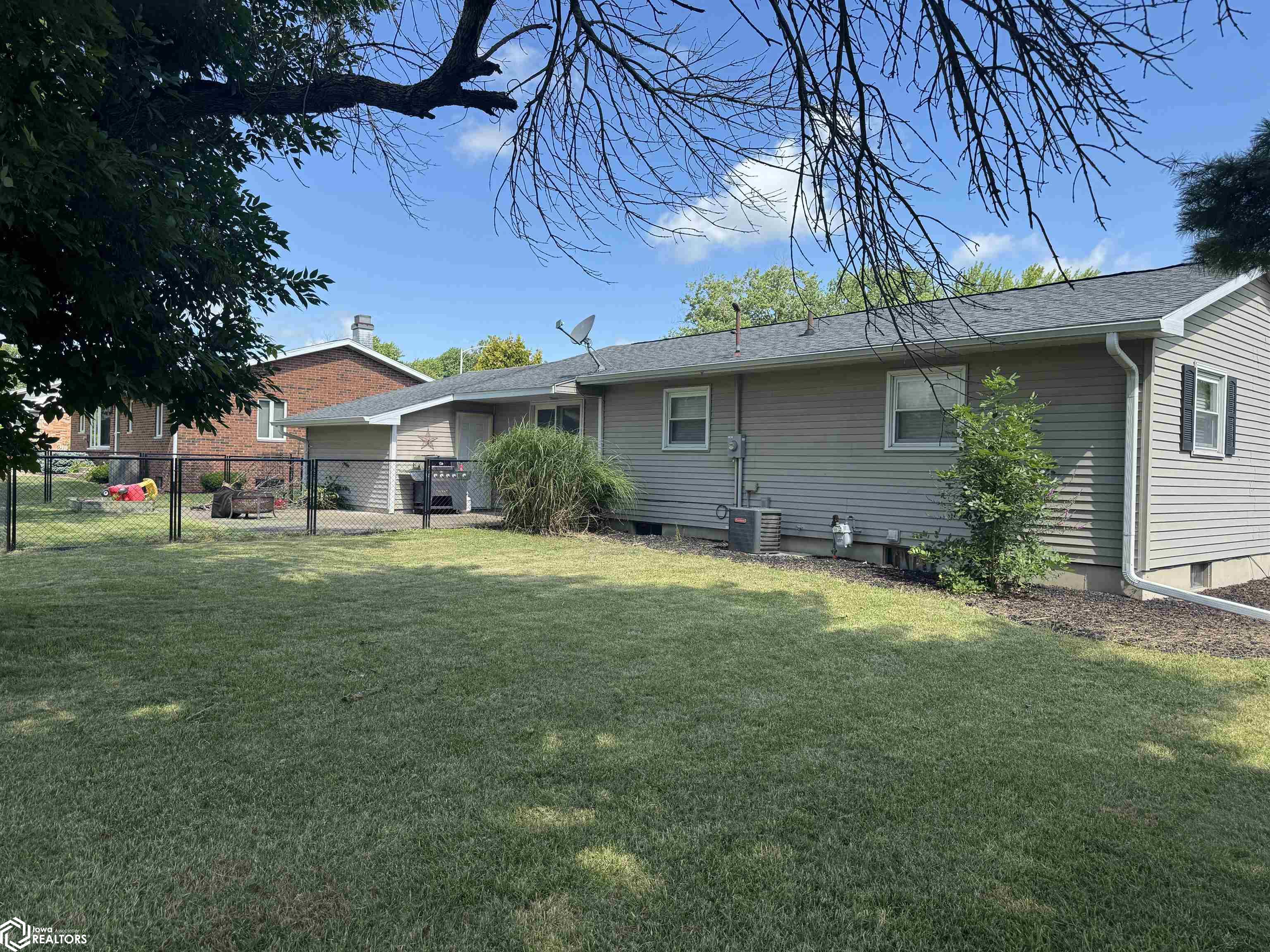 607 Bel Air Drive, West Point, Iowa image 3