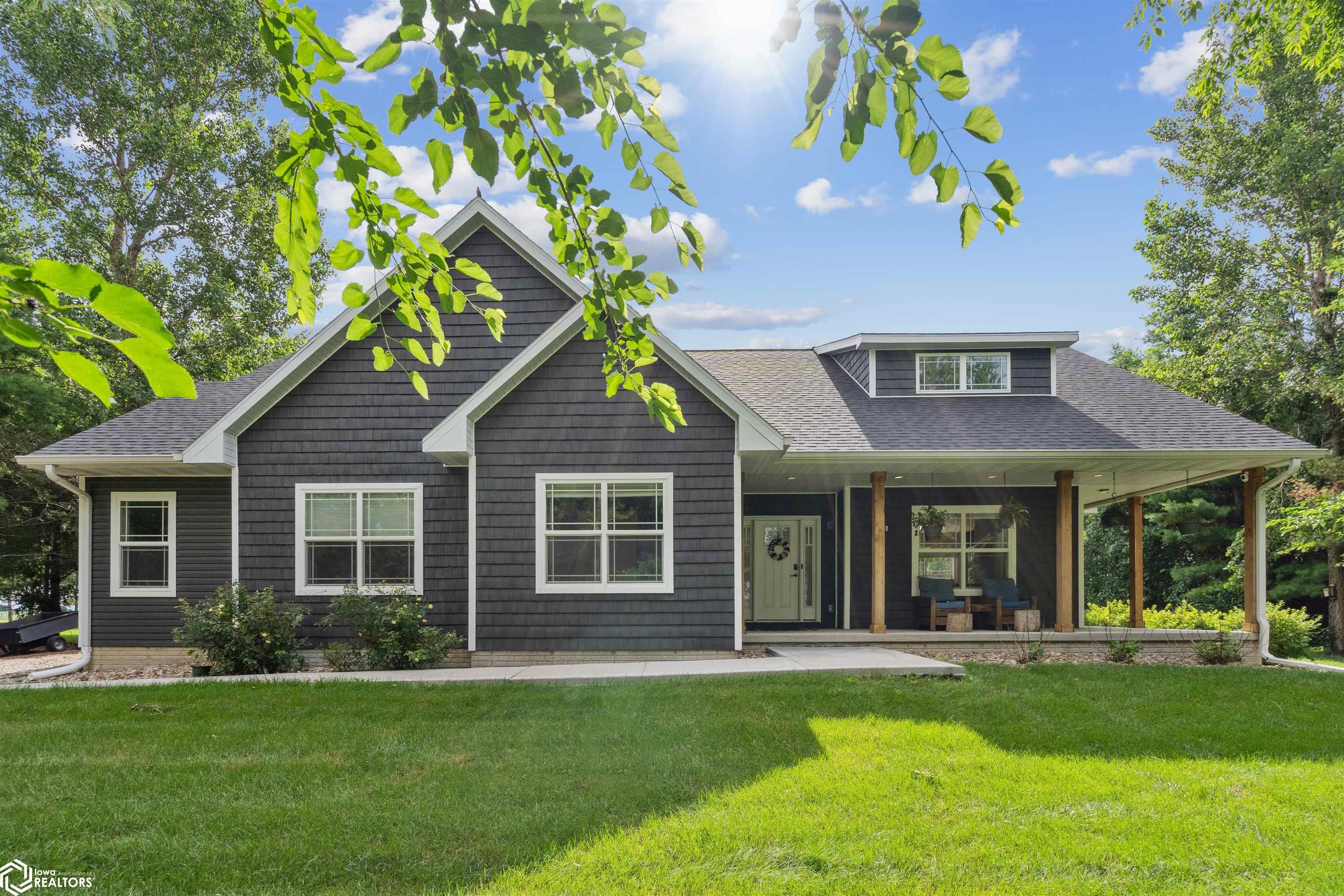 2404 Evergreen Circle, State Center, Iowa image 1