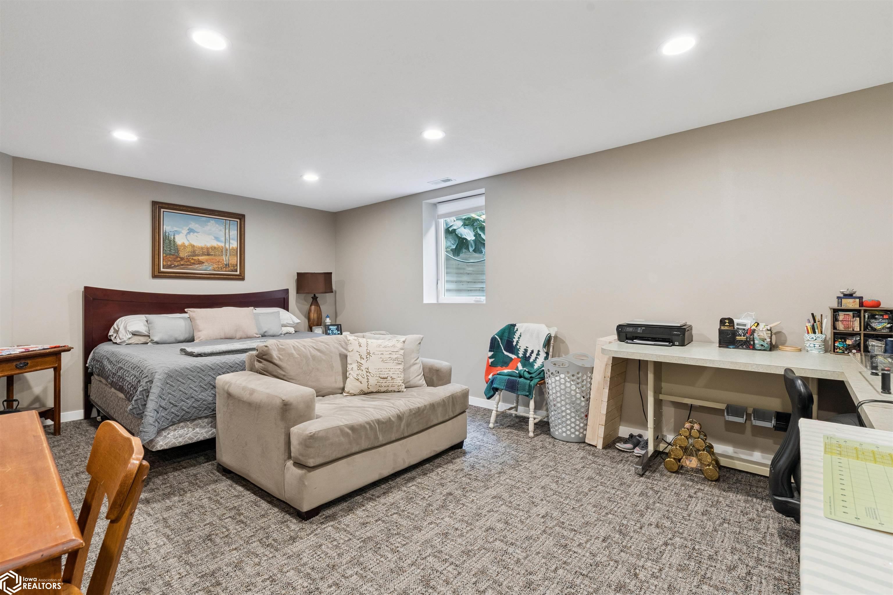 2404 Evergreen Circle, State Center, Iowa image 20