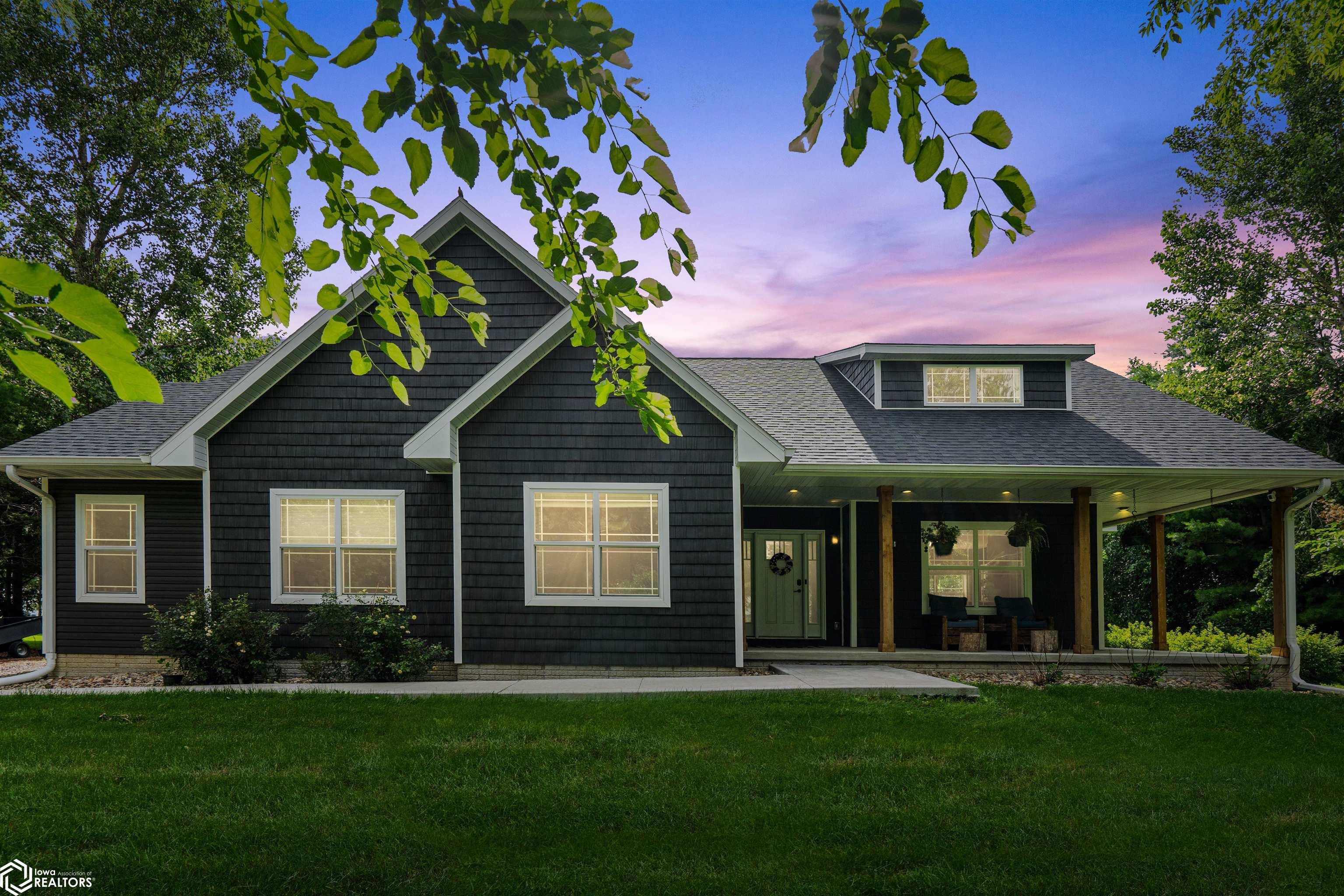 2404 Evergreen Circle, State Center, Iowa image 3