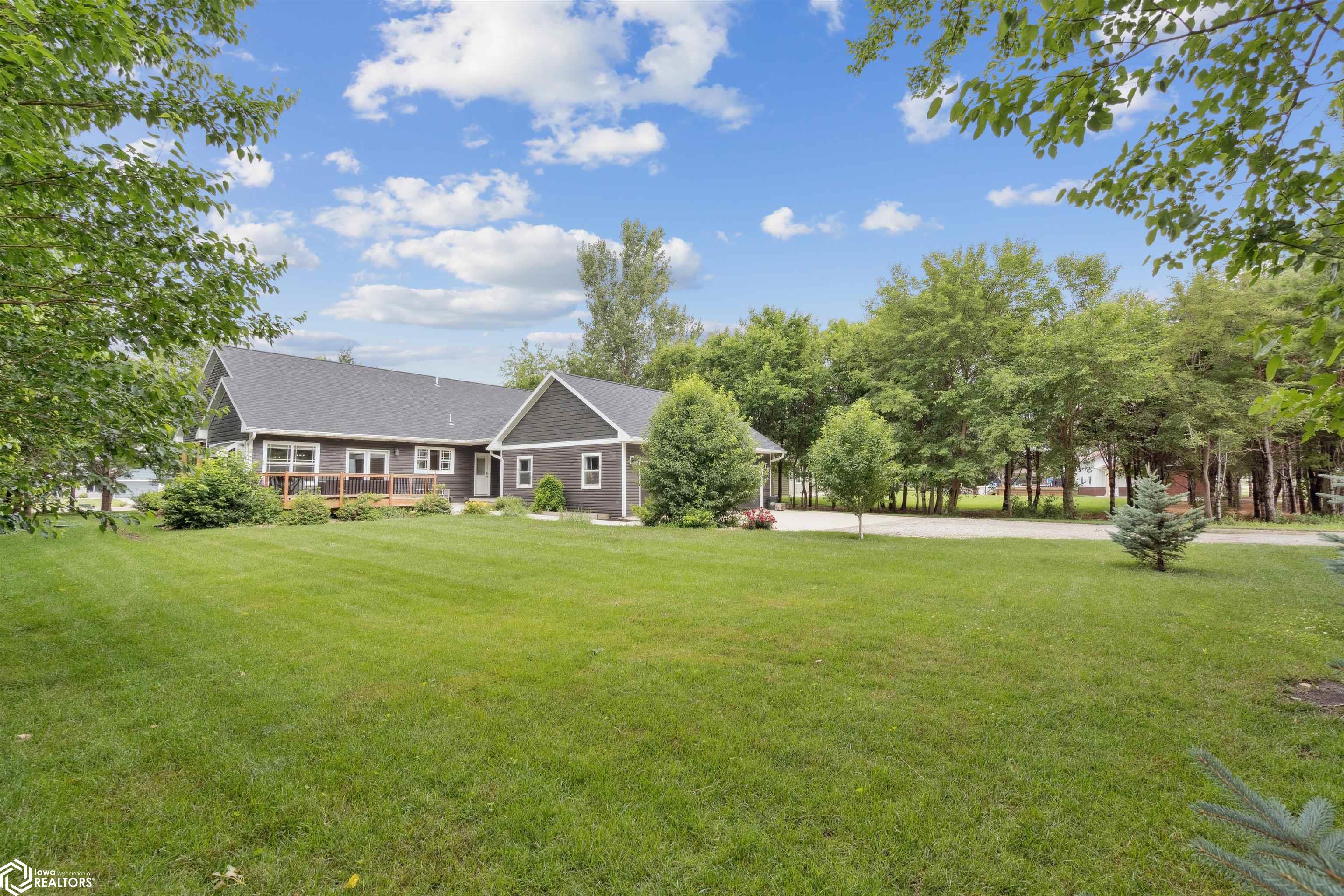 2404 Evergreen Circle, State Center, Iowa image 22