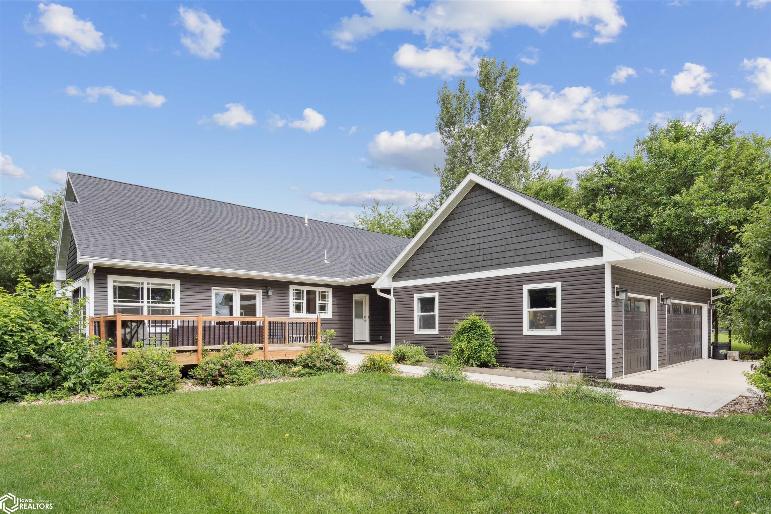 2404 Evergreen Circle, State Center, Iowa image 23