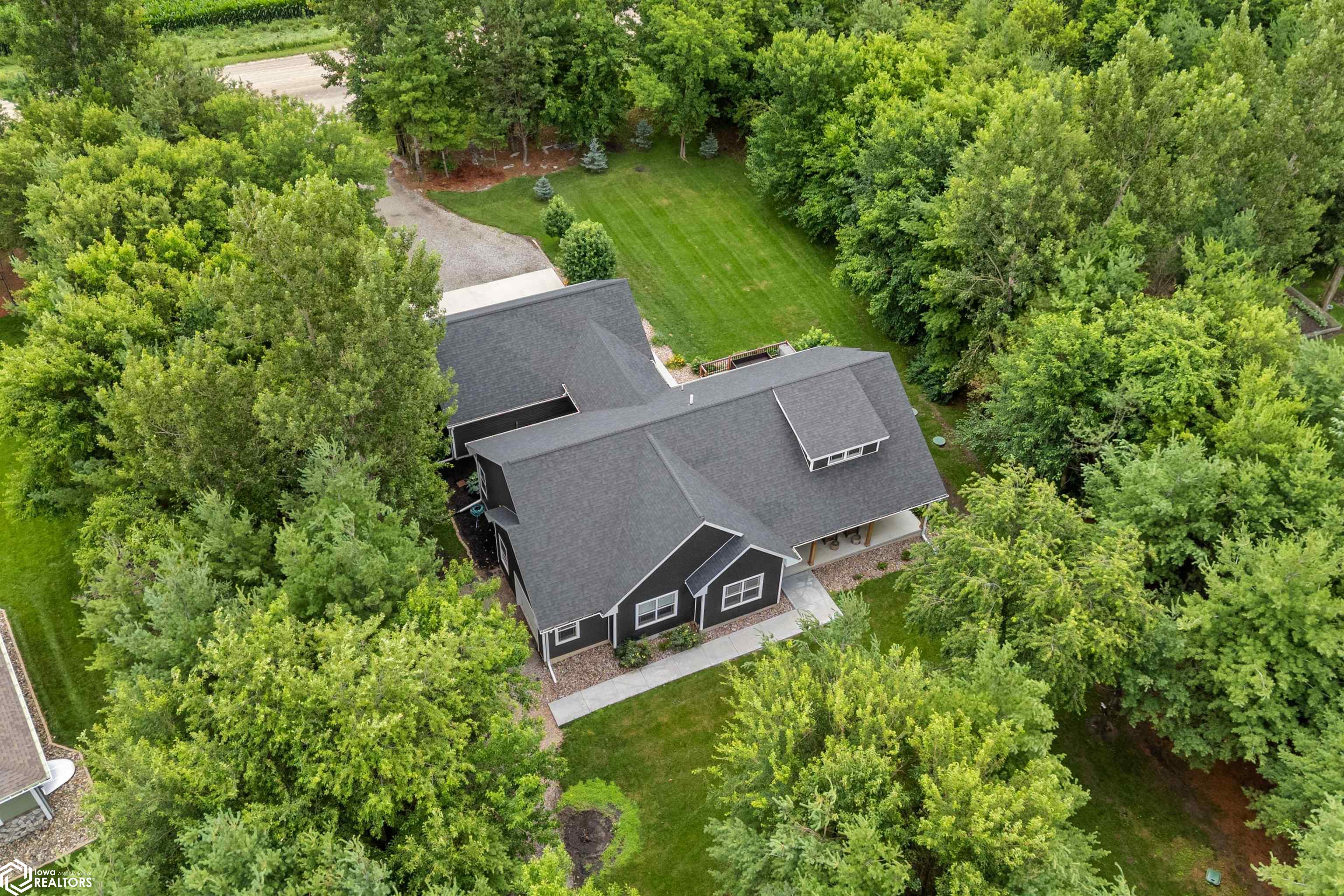 2404 Evergreen Circle, State Center, Iowa image 26