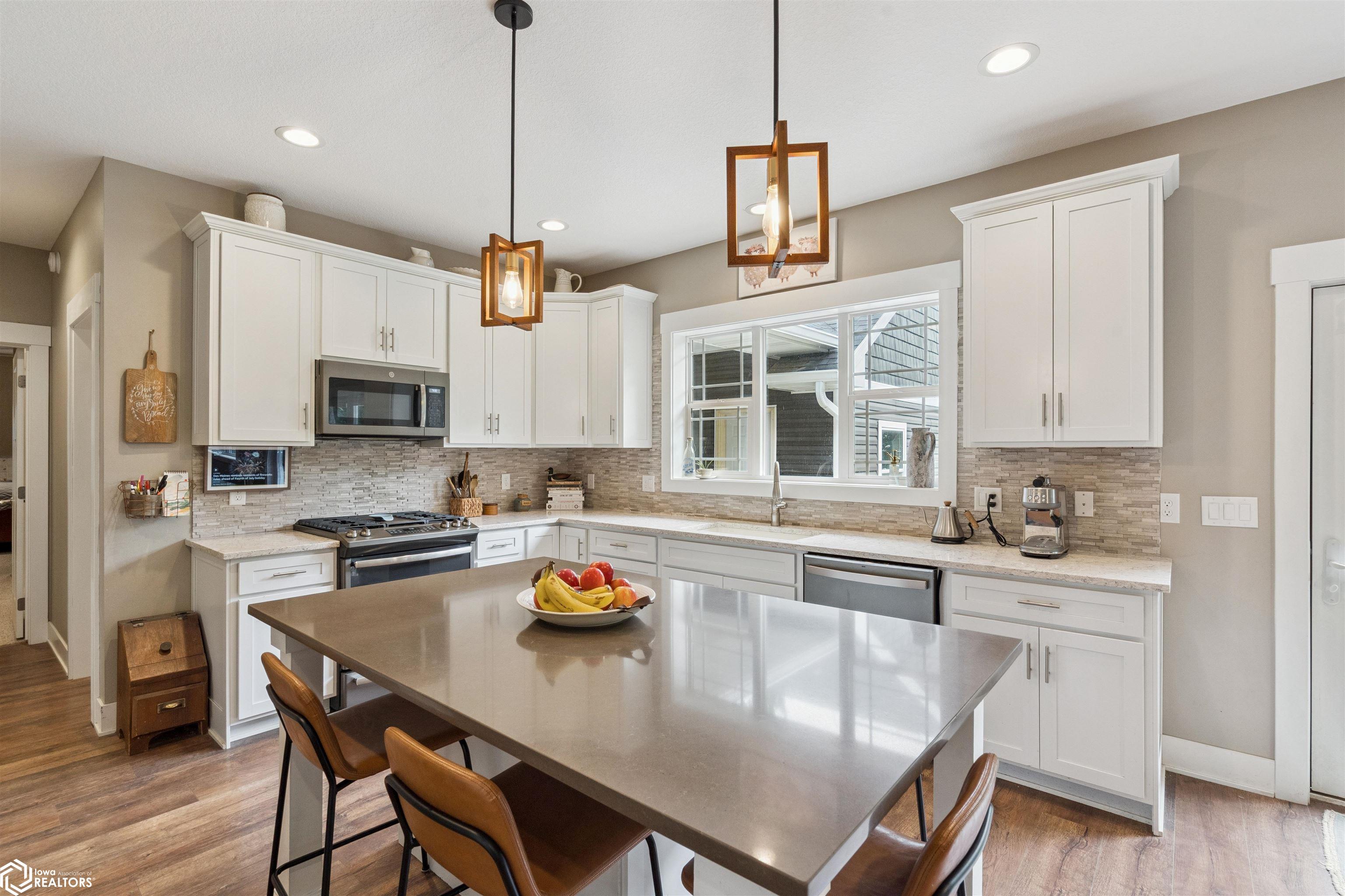 2404 Evergreen Circle, State Center, Iowa image 9