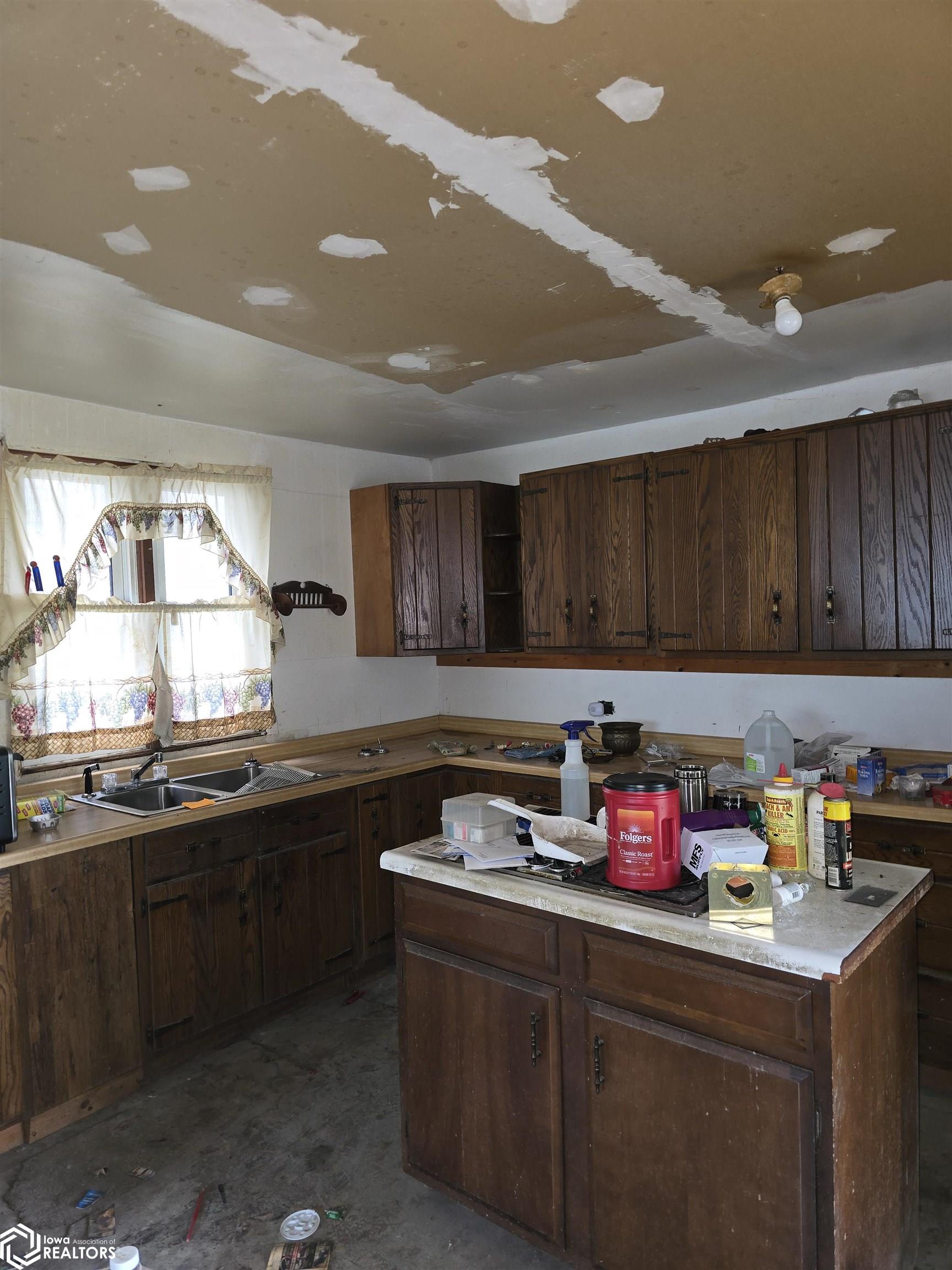 543 S Central Avenue, Burlington, Iowa image 3