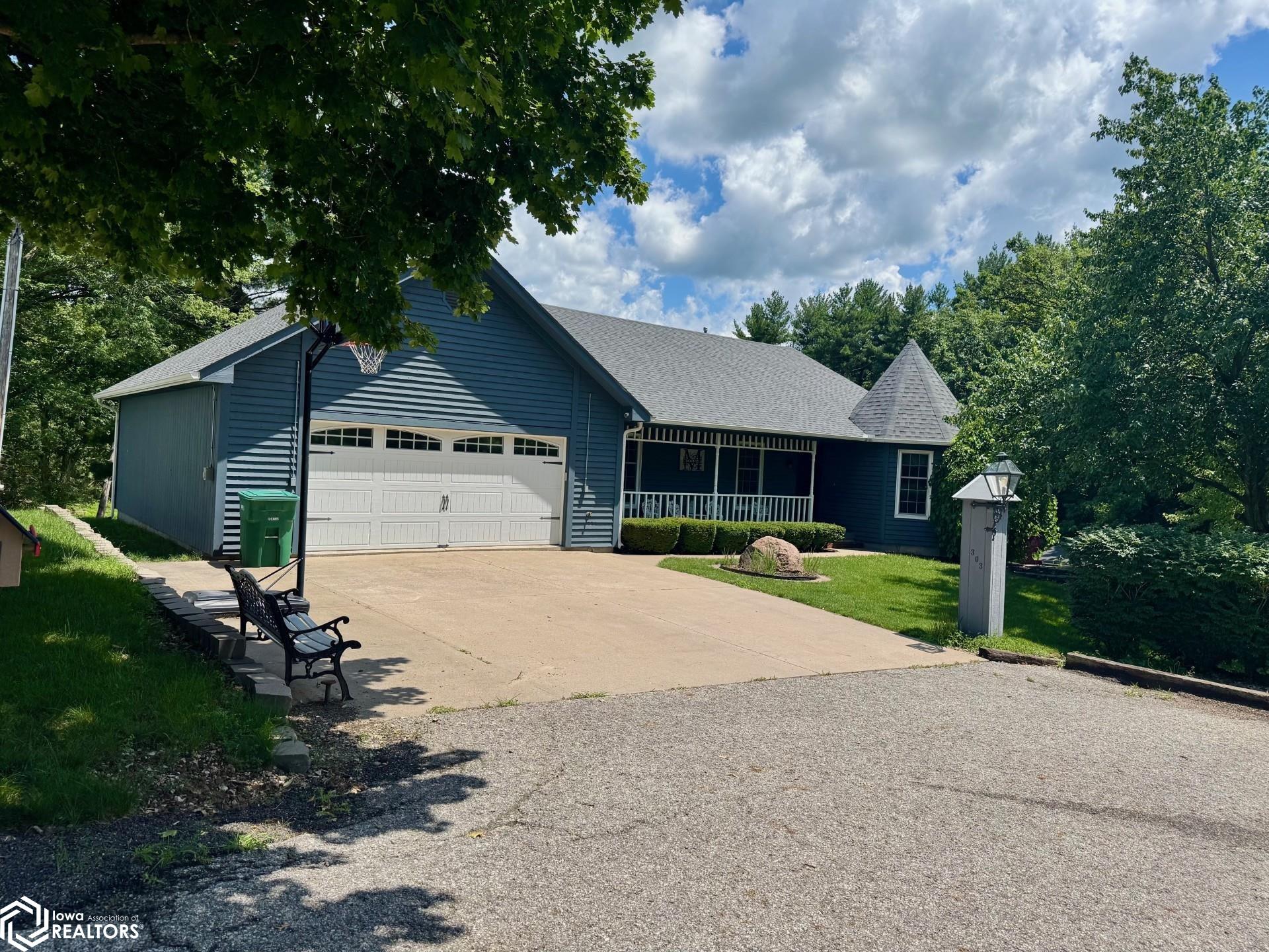 303 Pine Ridge Street, Bloomfield, Iowa image 2