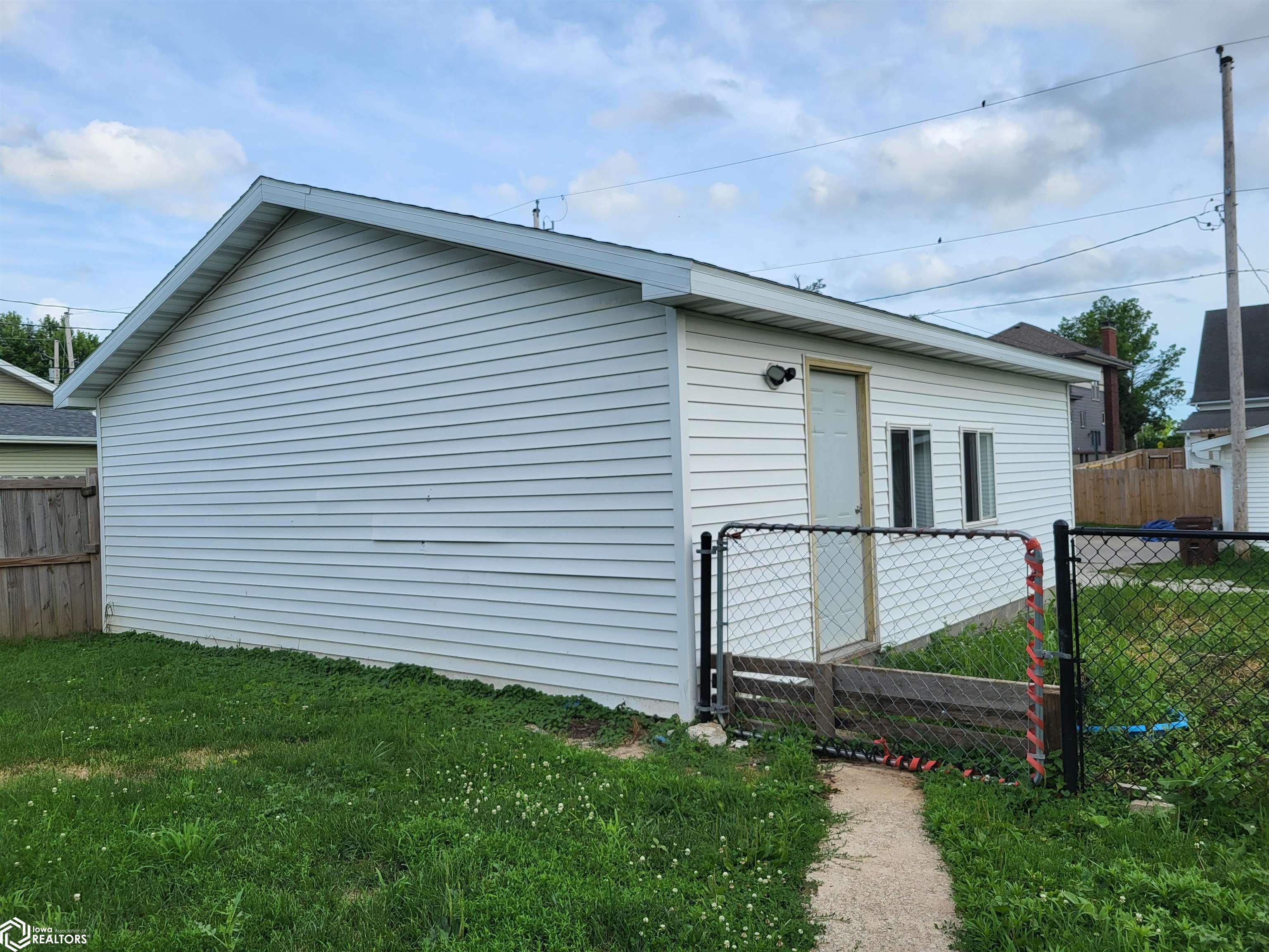 1208 W State Street, Marshalltown, Iowa image 3