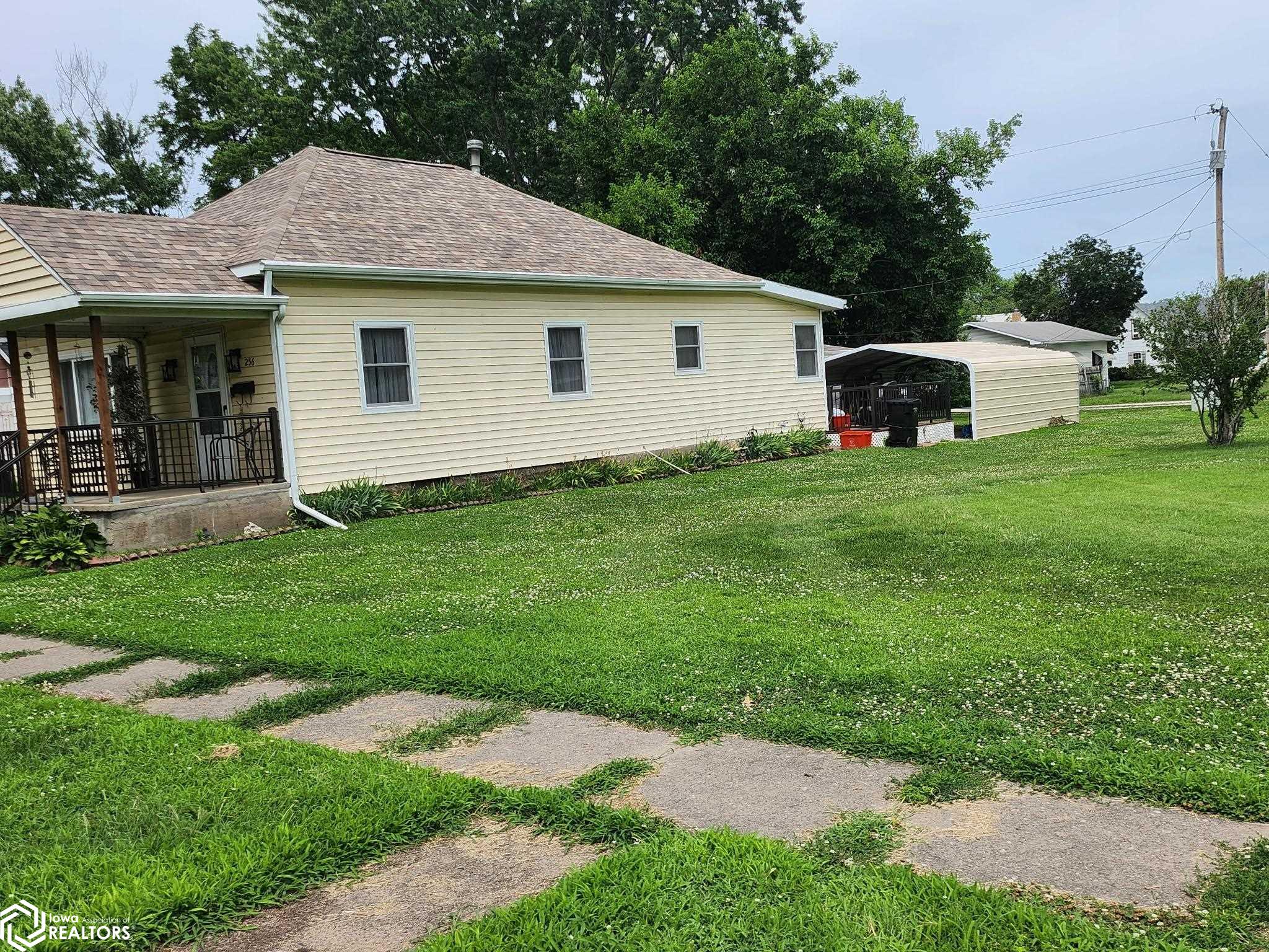 256 S Davis Street, Ottumwa, Iowa image 2
