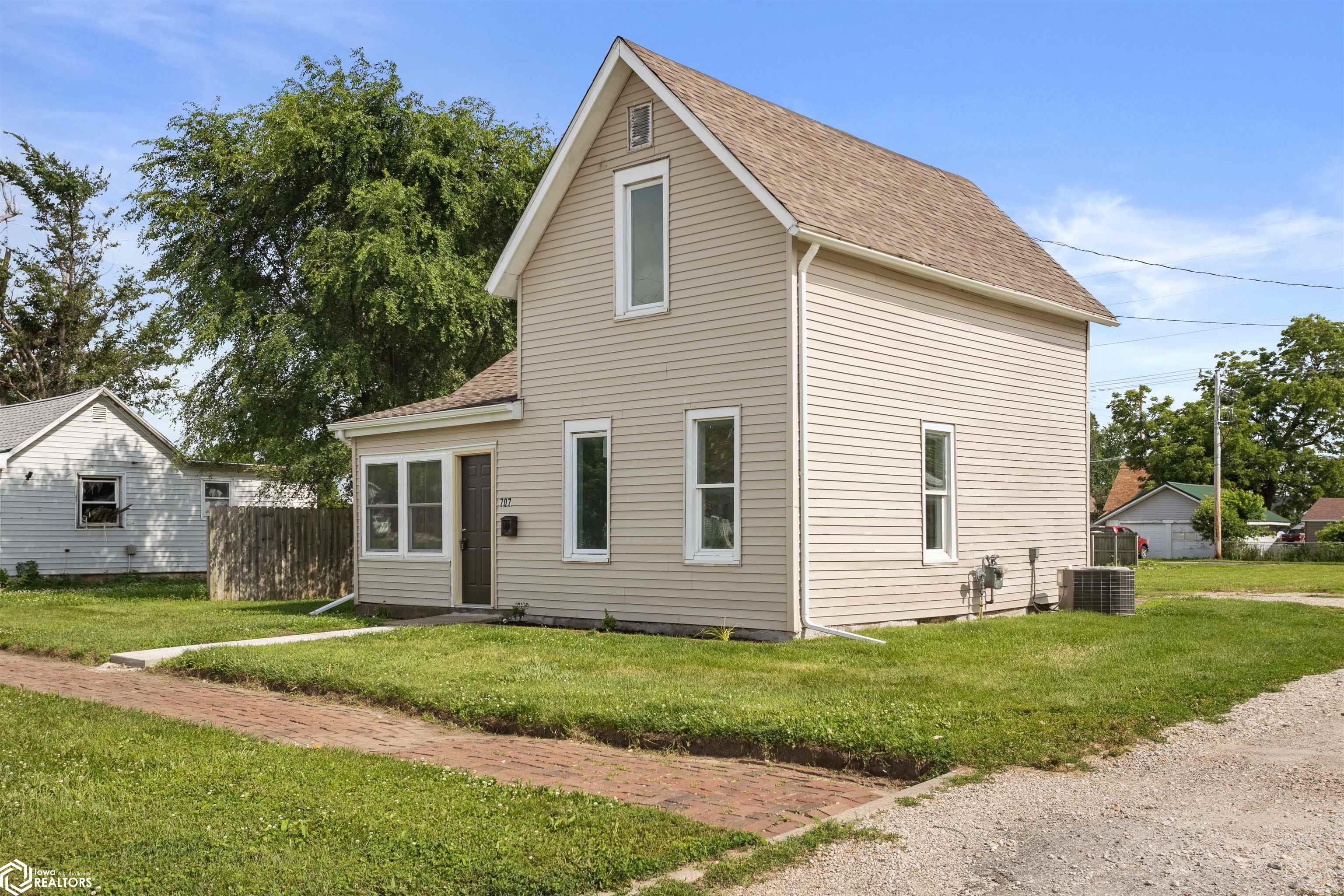 707 Bromley Street, Marshalltown, Iowa image 2