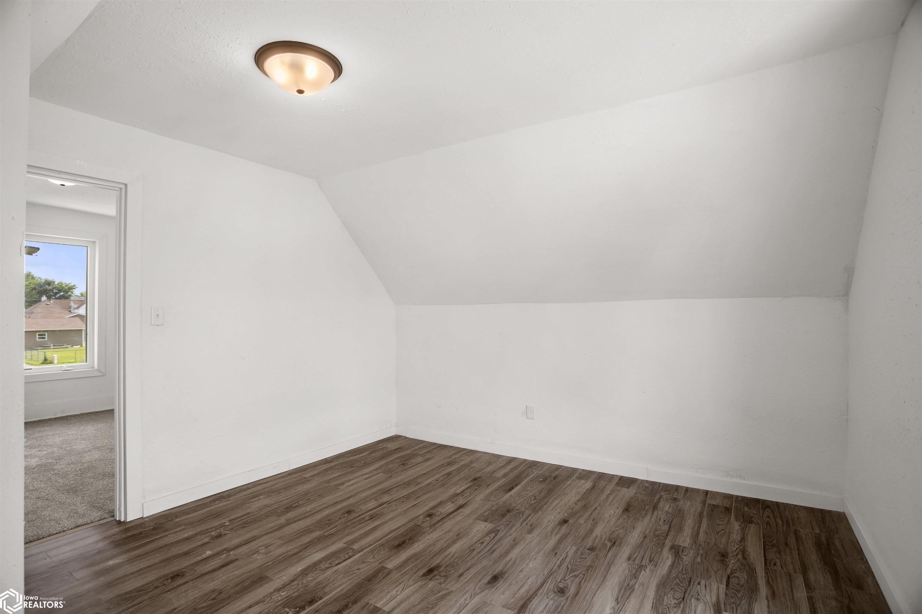 707 Bromley Street, Marshalltown, Iowa image 17
