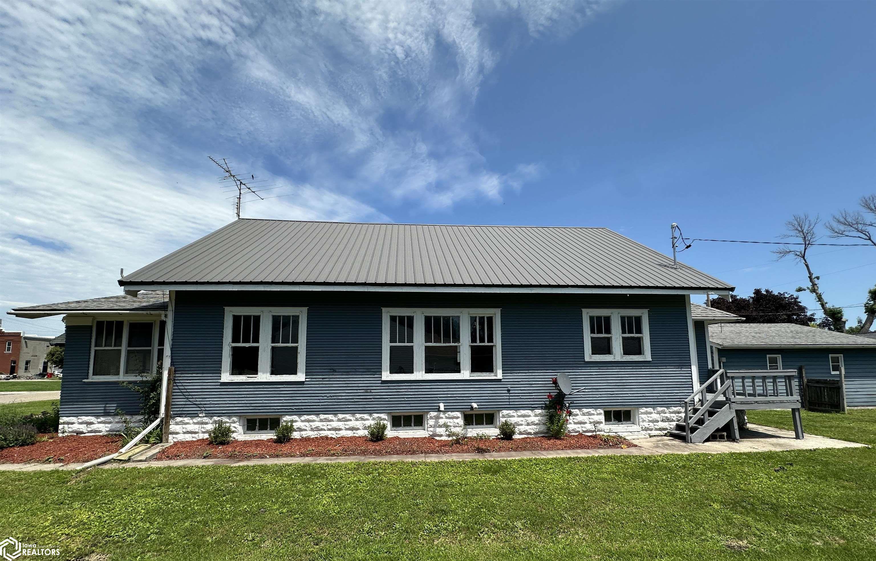 206 Cedar Street, Williams, Iowa image 3