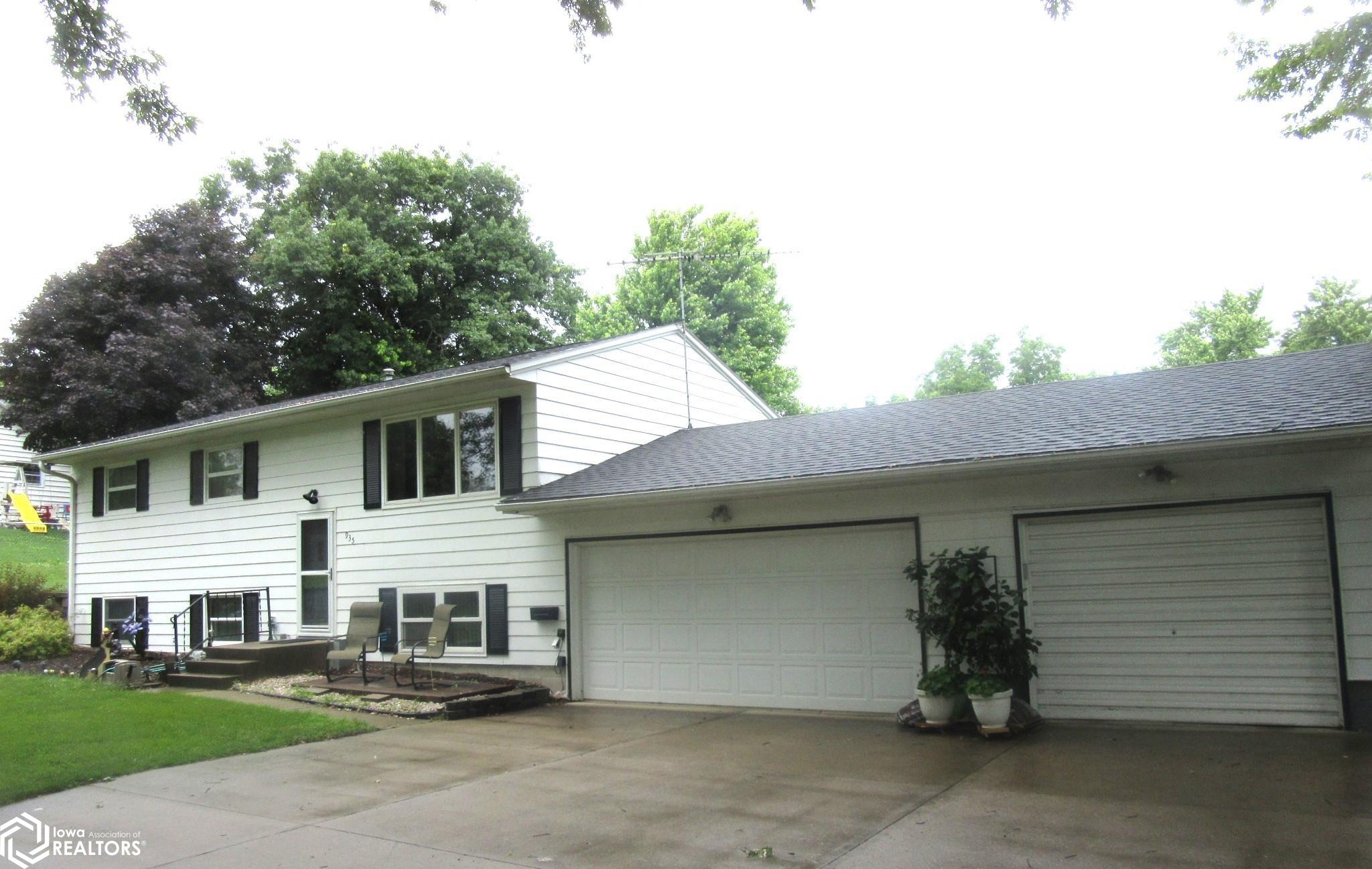 Triple stall garage