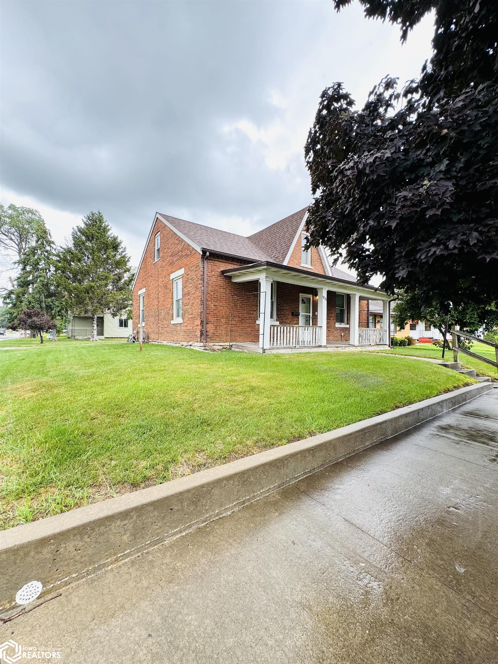 1735 Avenue E, Fort Madison, Iowa image 2