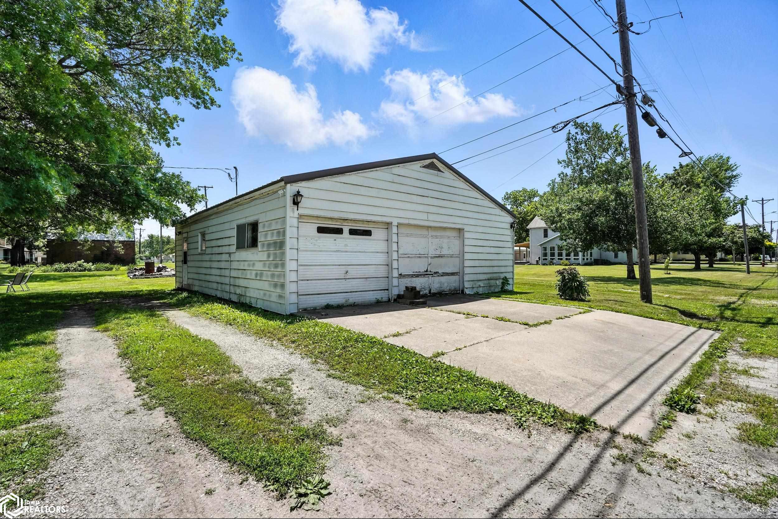 214 N Baker St, Keota, Iowa image 33