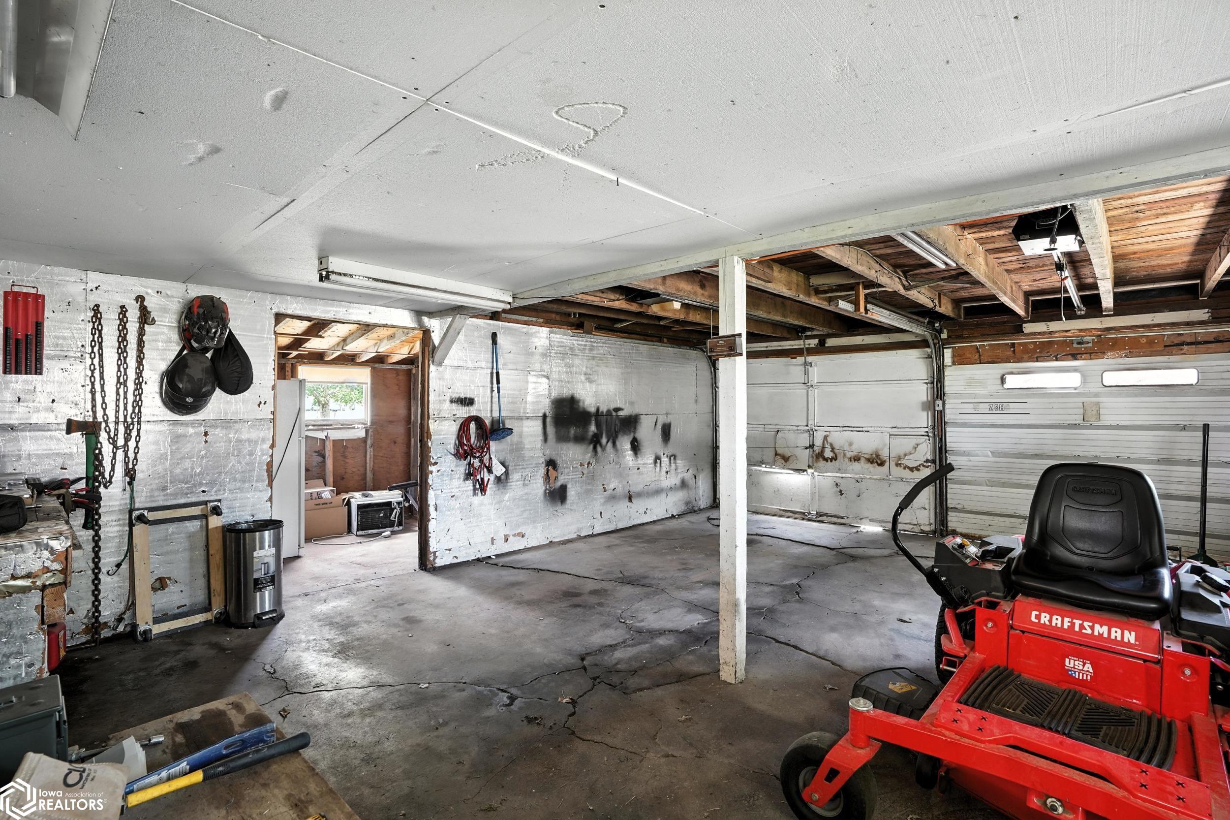 214 N Baker St, Keota, Iowa image 36