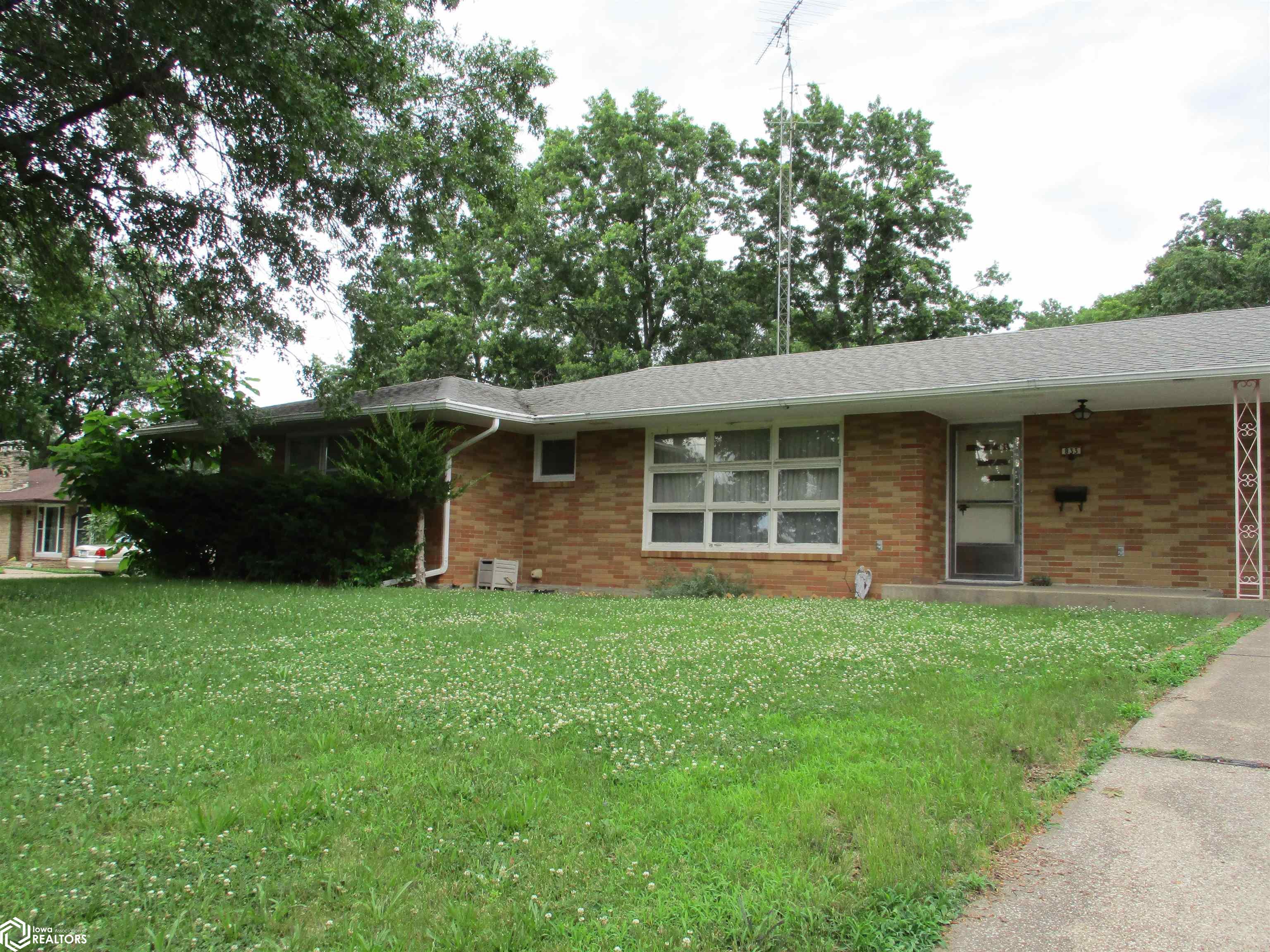 833 S Park Ave, Centerville, Iowa image 1