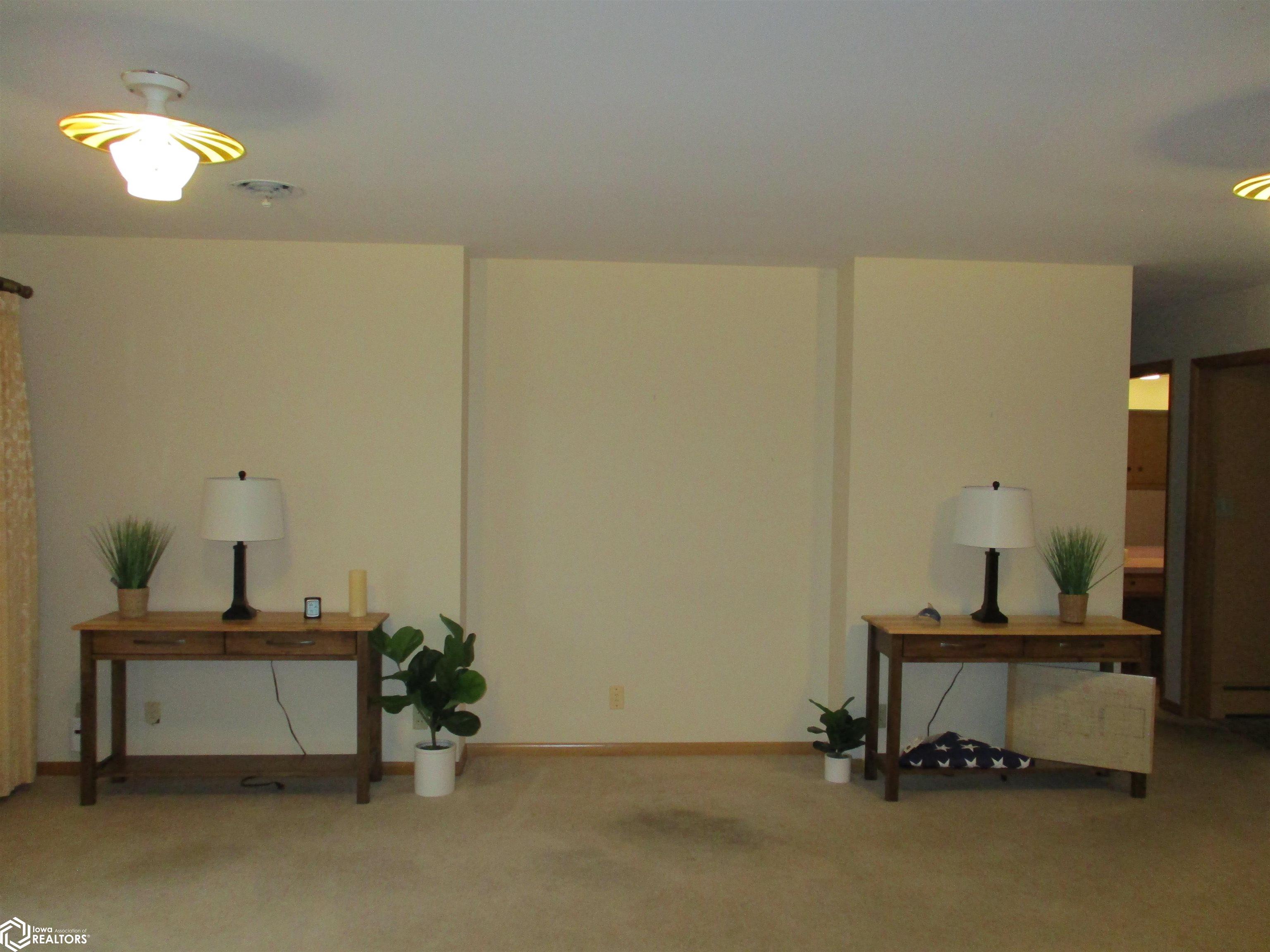 833 S Park Ave, Centerville, Iowa image 2
