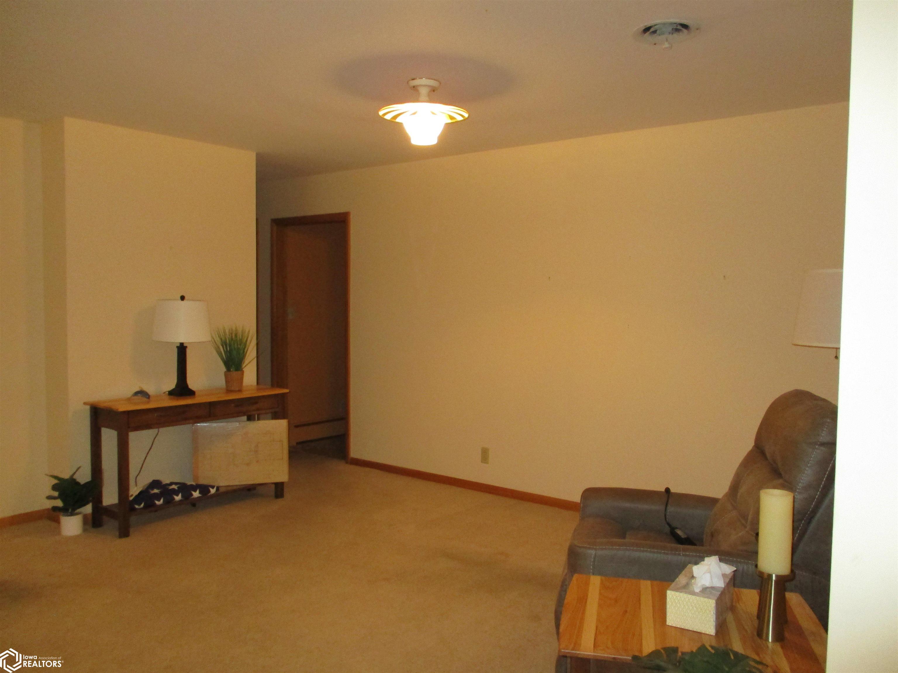 833 S Park Ave, Centerville, Iowa image 3