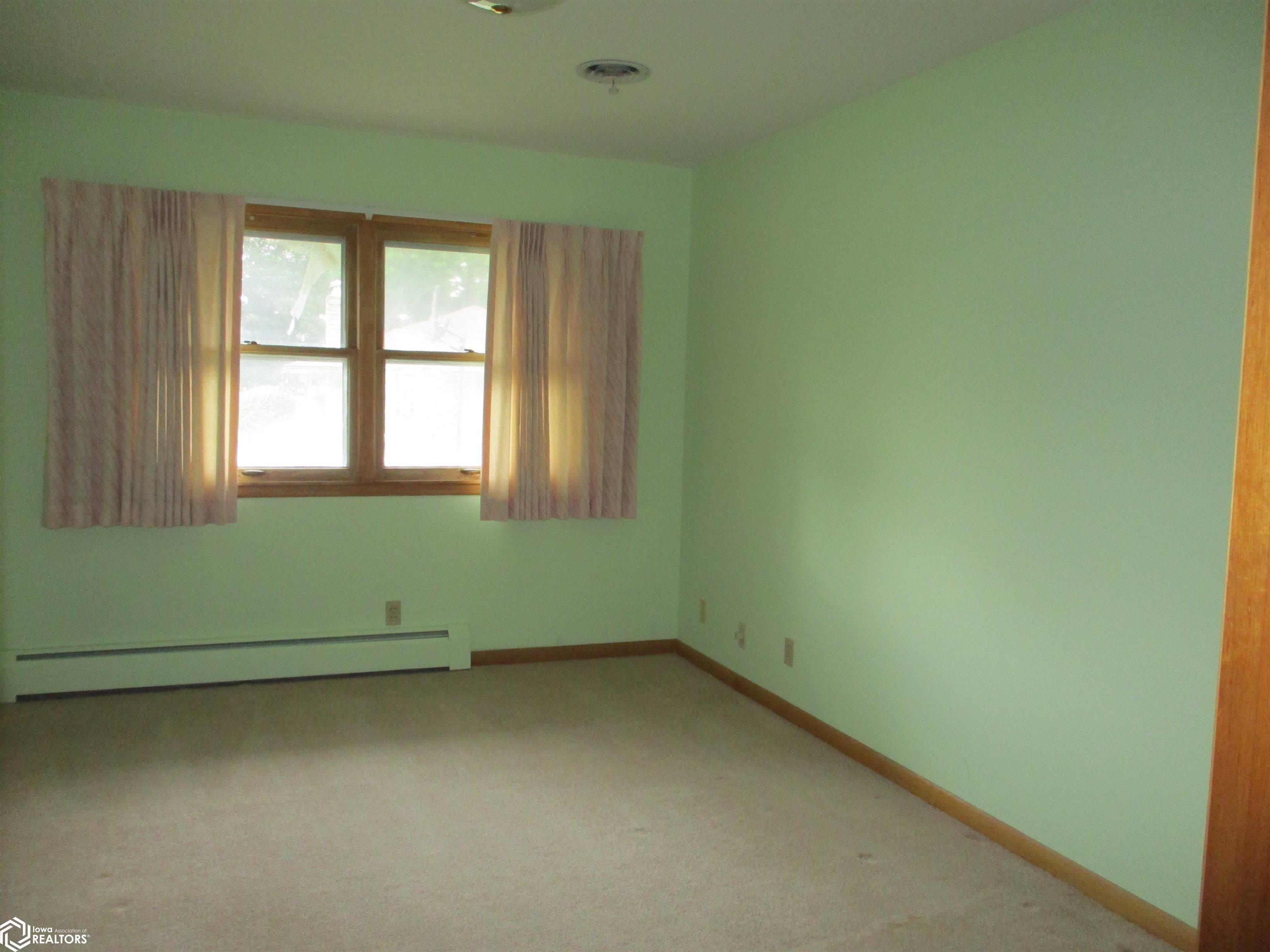 833 S Park Ave, Centerville, Iowa image 23